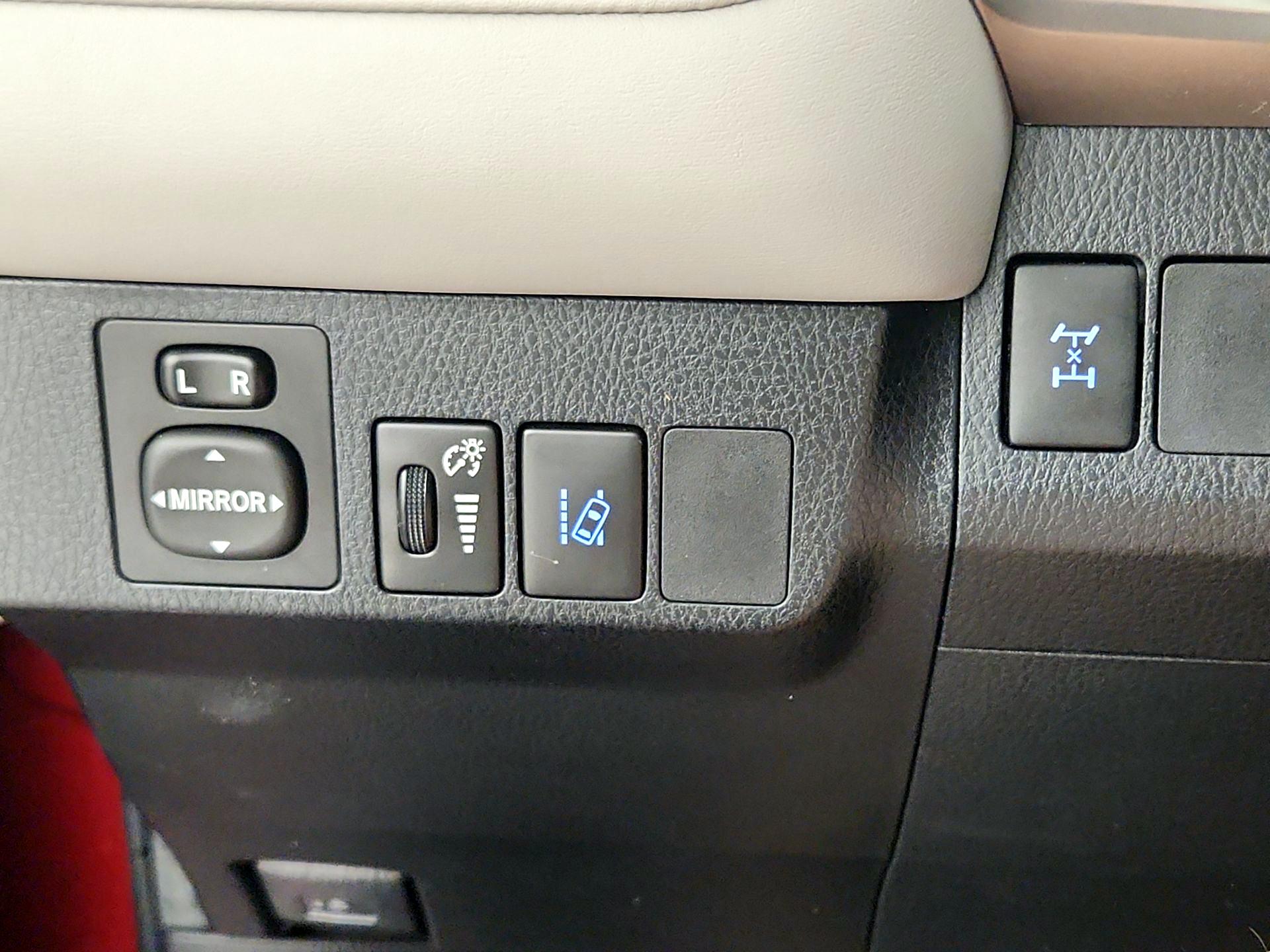 Thumbnail: 2018 Toyota RAV4 - 13