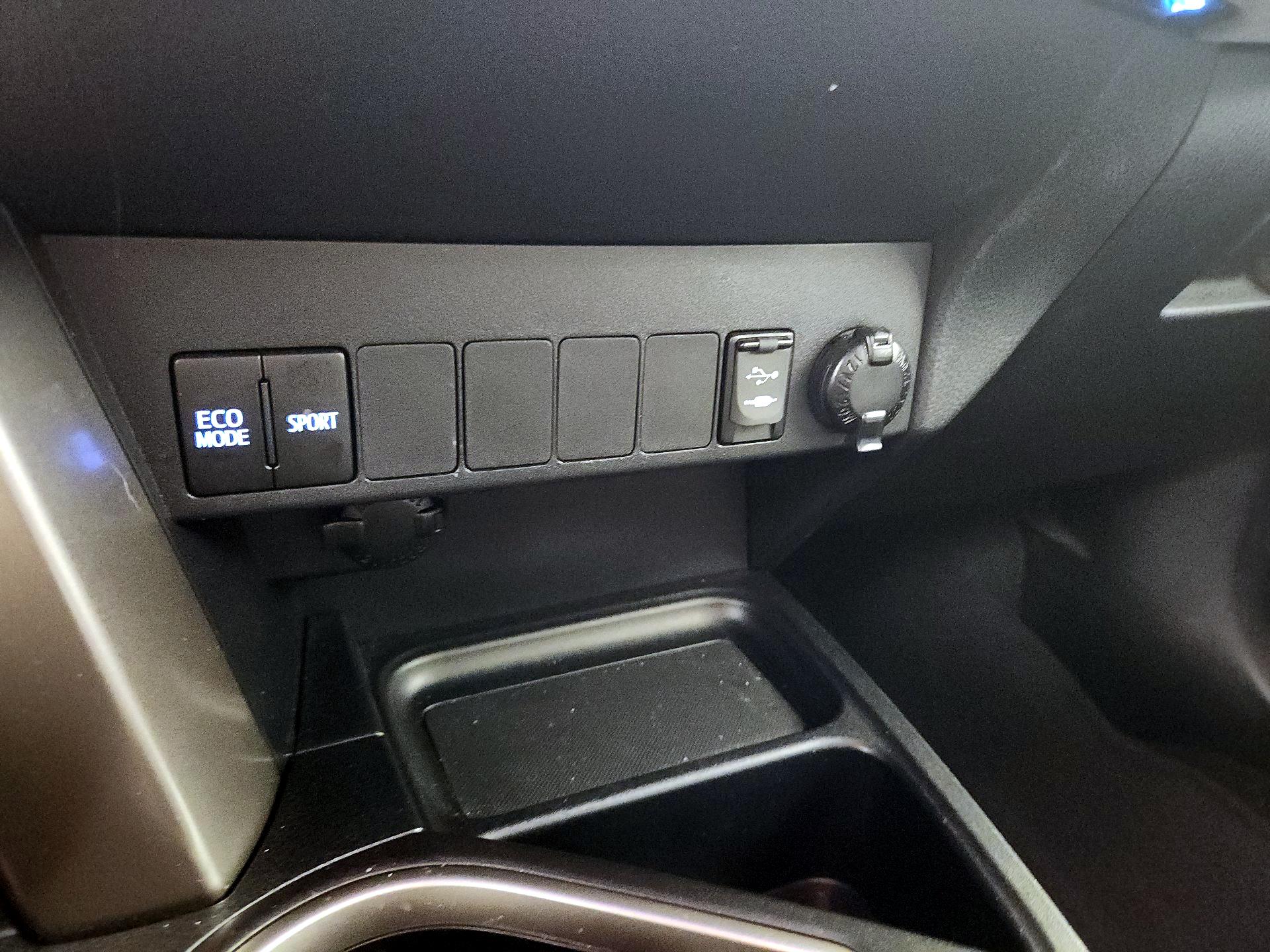 Thumbnail: 2018 Toyota RAV4 - 18