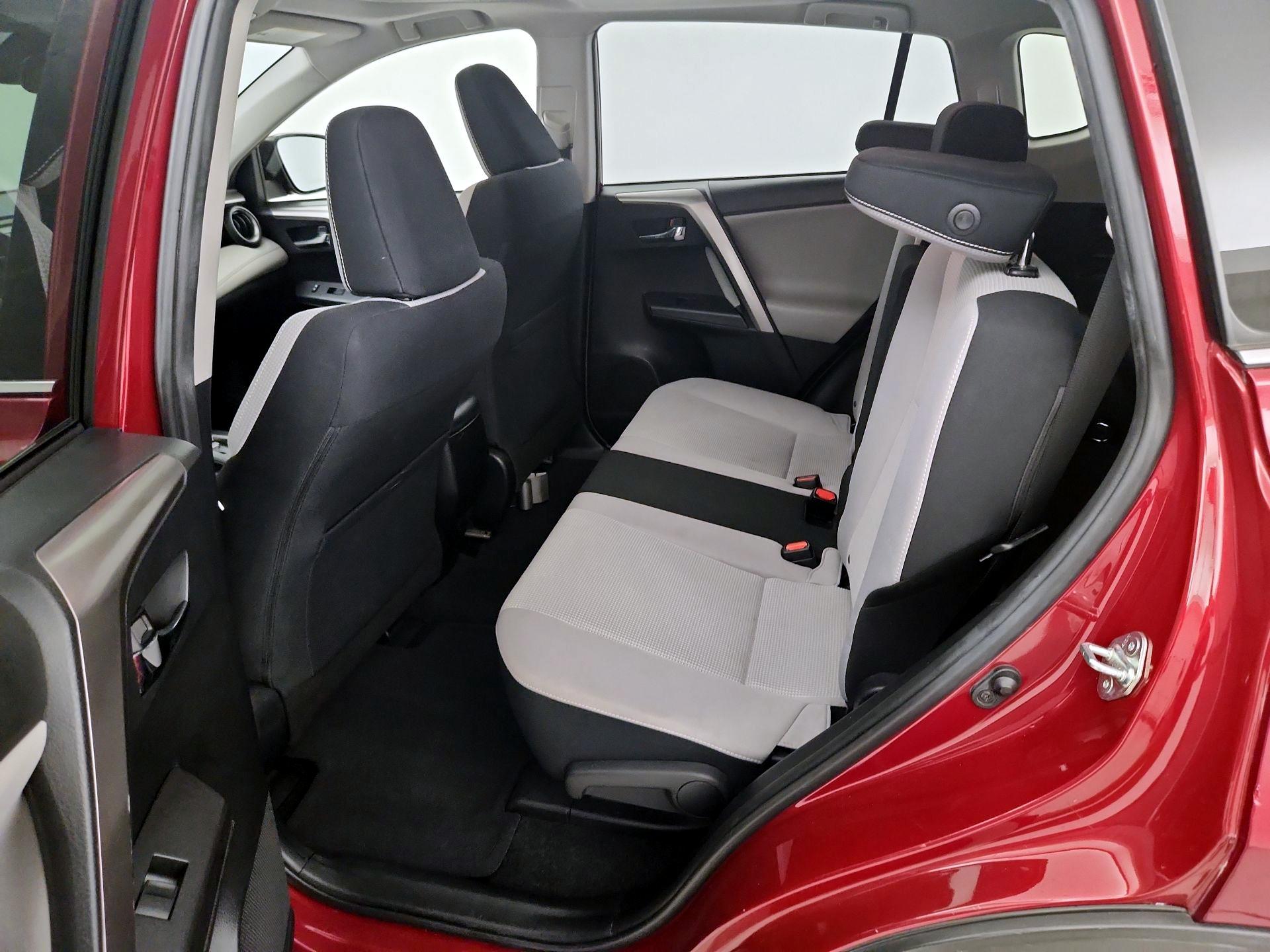 Thumbnail: 2018 Toyota RAV4 - 20