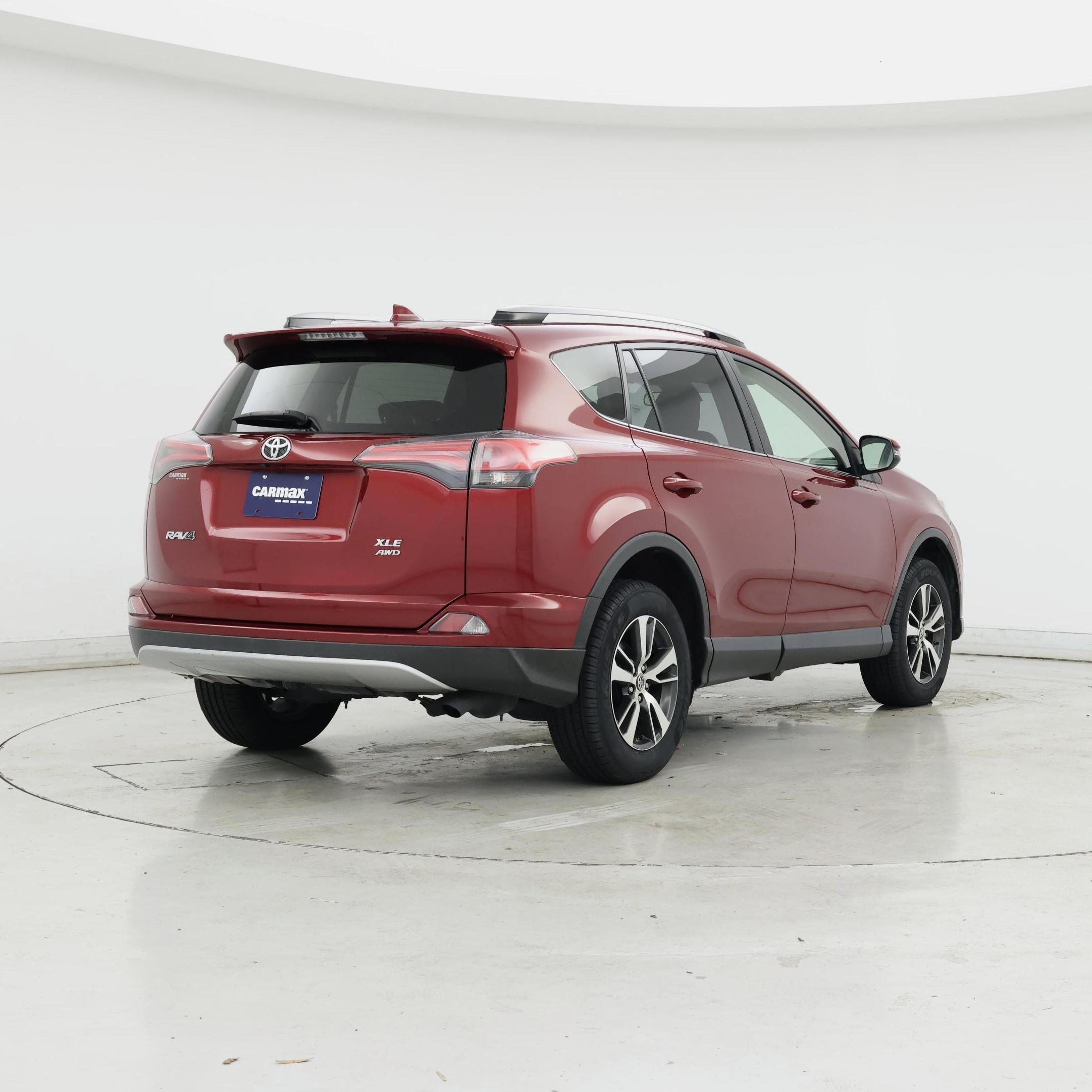 Thumbnail: 2018 Toyota RAV4 - 8