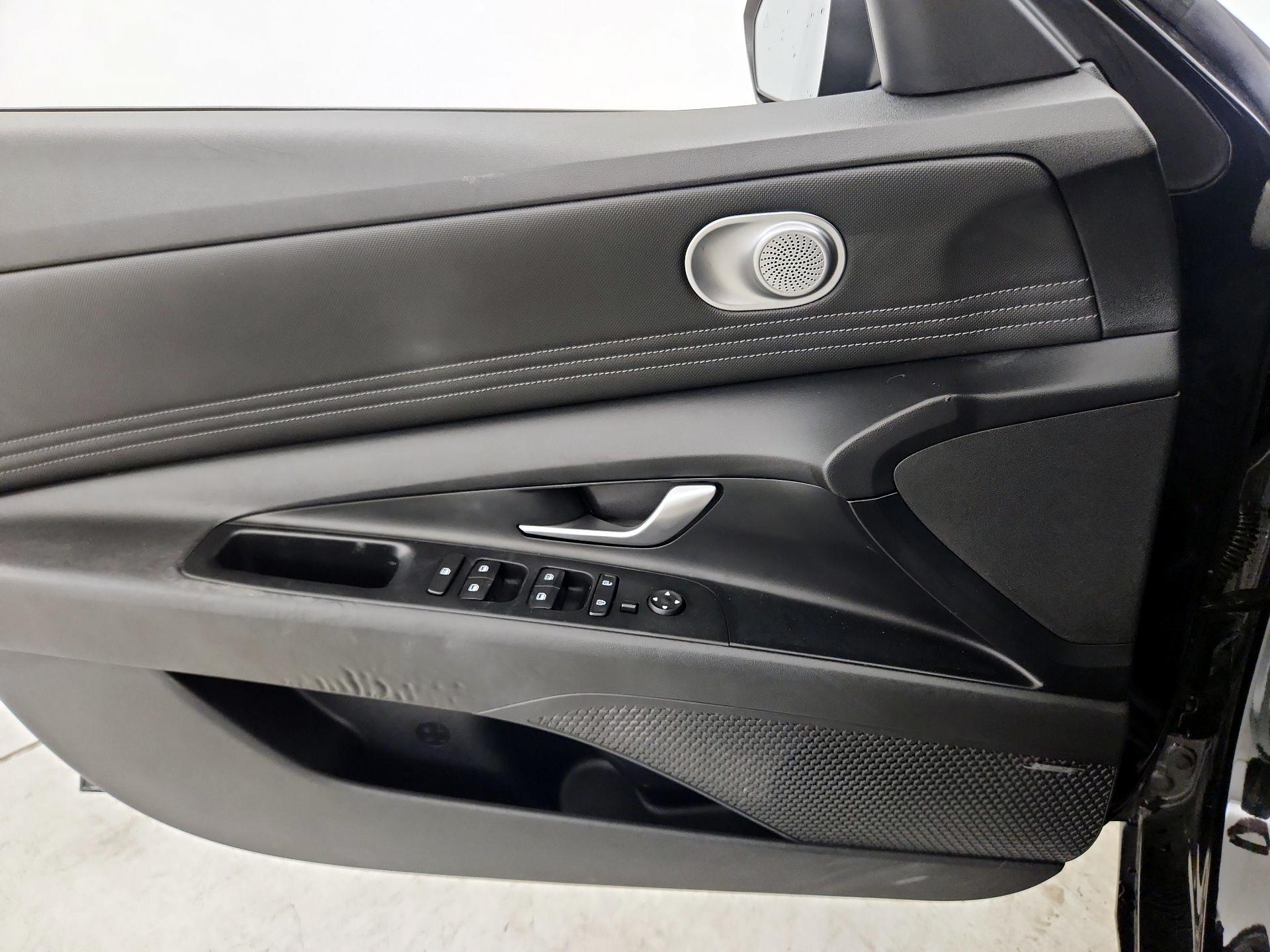 Thumbnail: 2021 Hyundai Elantra - 12