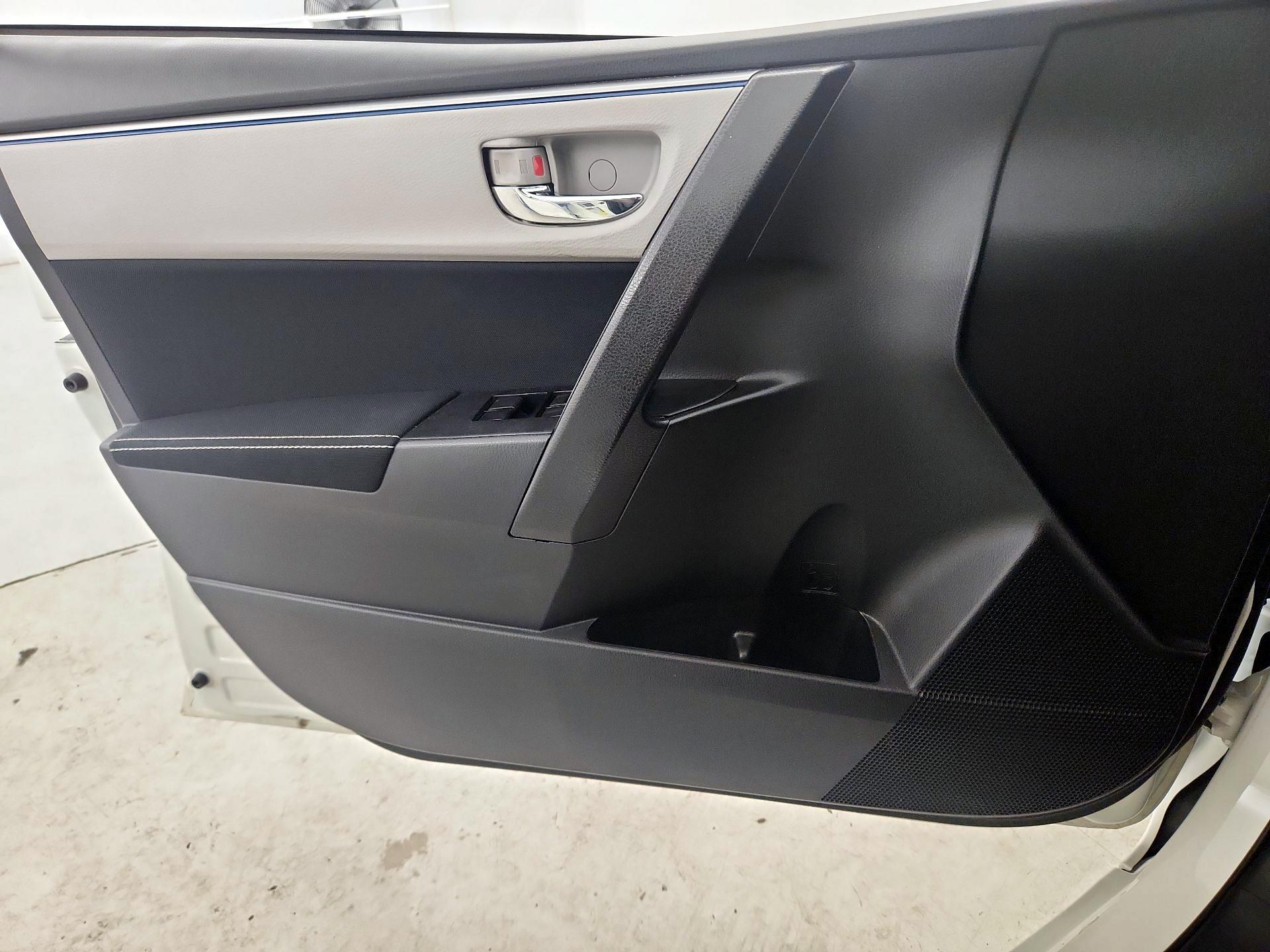 Thumbnail: 2015 Toyota Corolla - 12