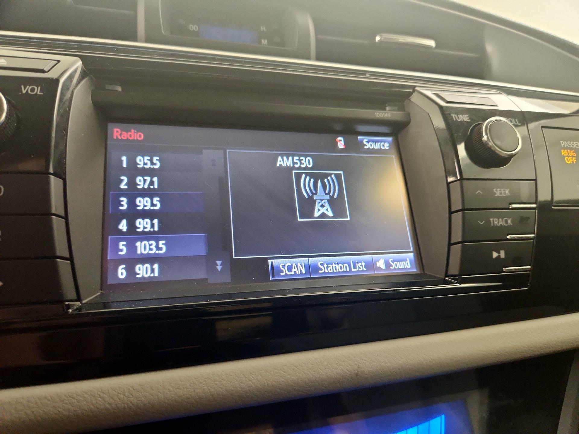 Thumbnail: 2015 Toyota Corolla - 15