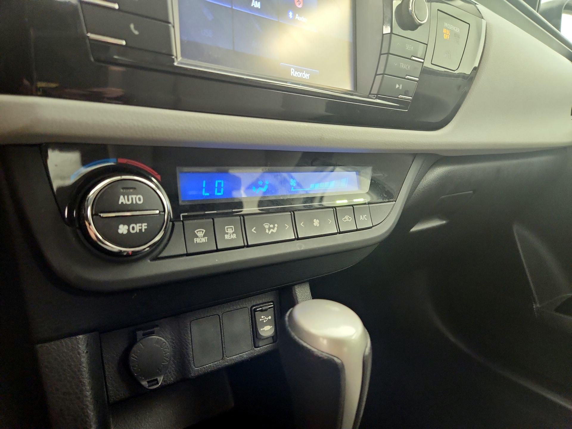 Thumbnail: 2015 Toyota Corolla - 16