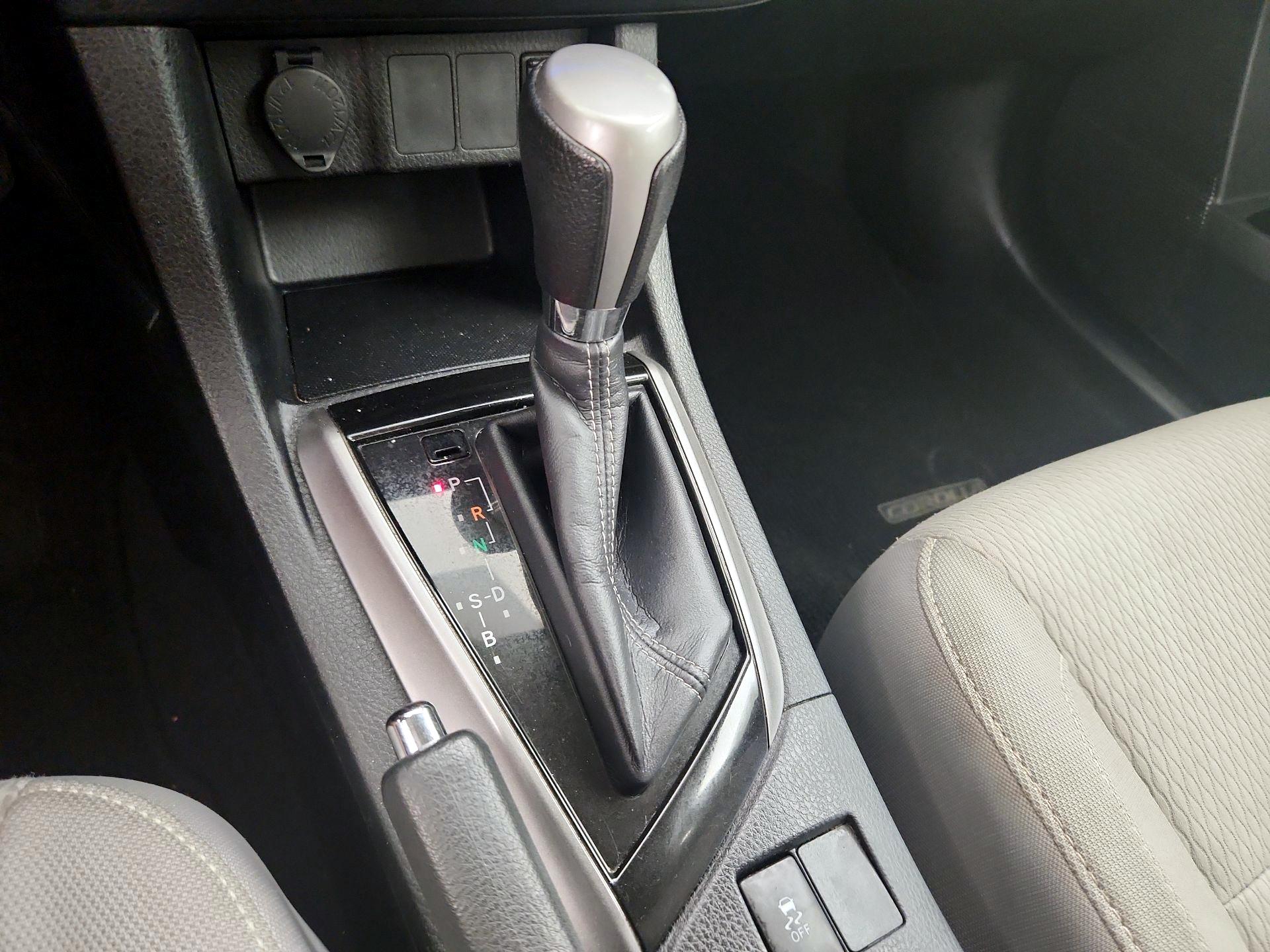 Thumbnail: 2015 Toyota Corolla - 17
