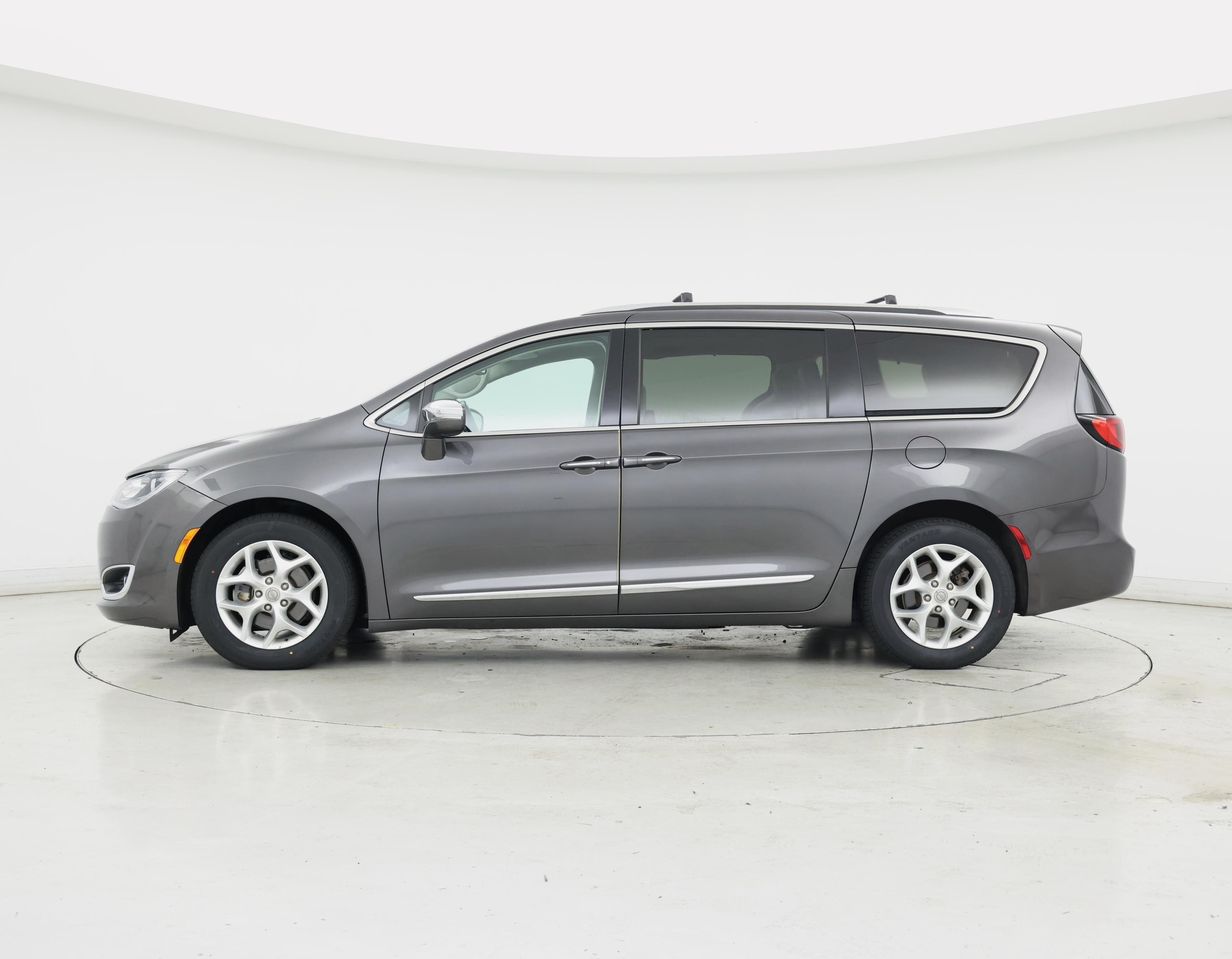 Thumbnail: 2020 Chrysler Pacifica - 3