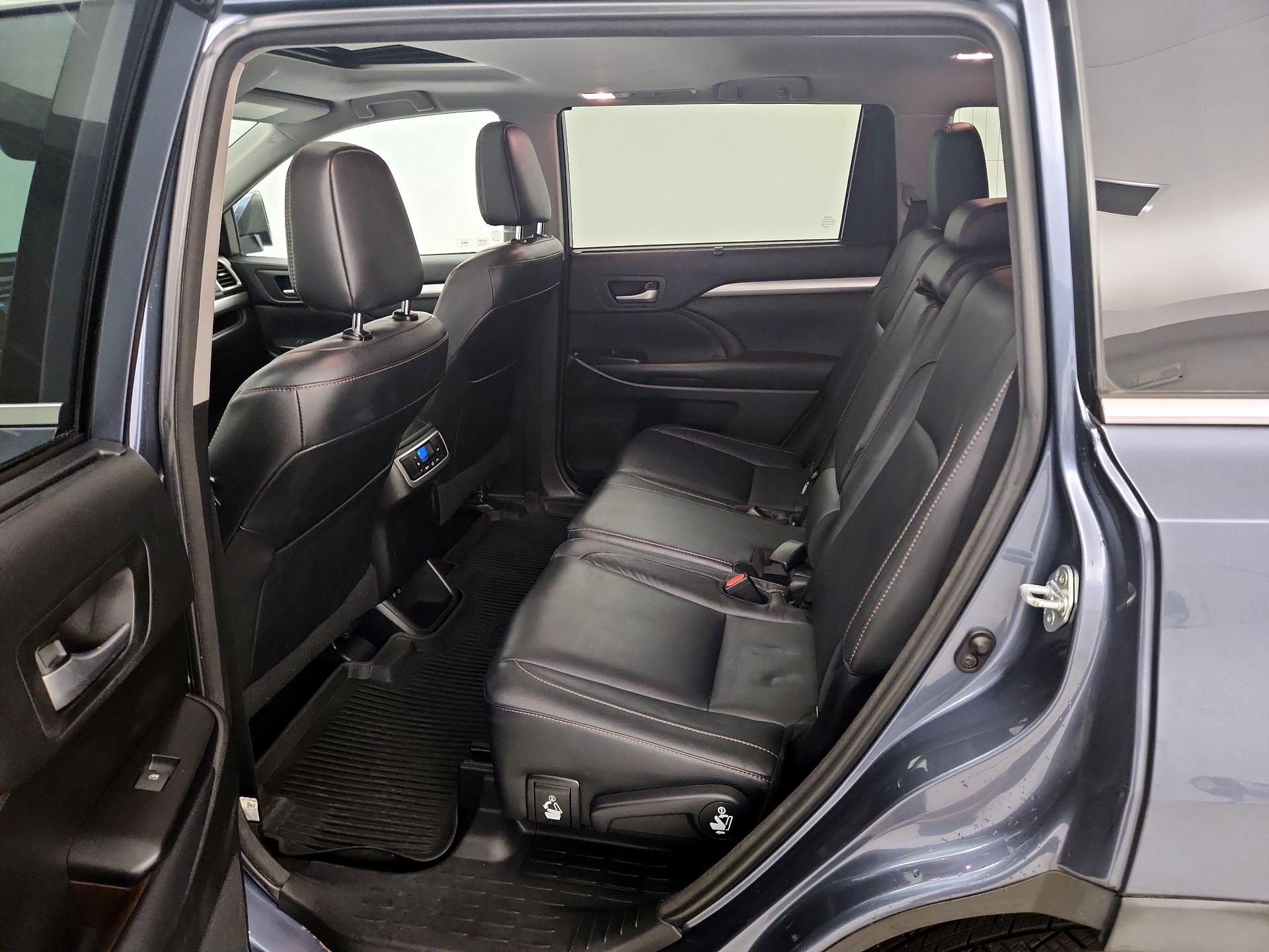 Thumbnail: 2018 Toyota Highlander - 20