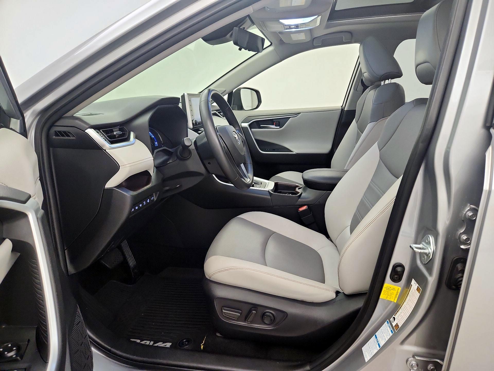 Thumbnail: 2021 Toyota RAV4 - 11