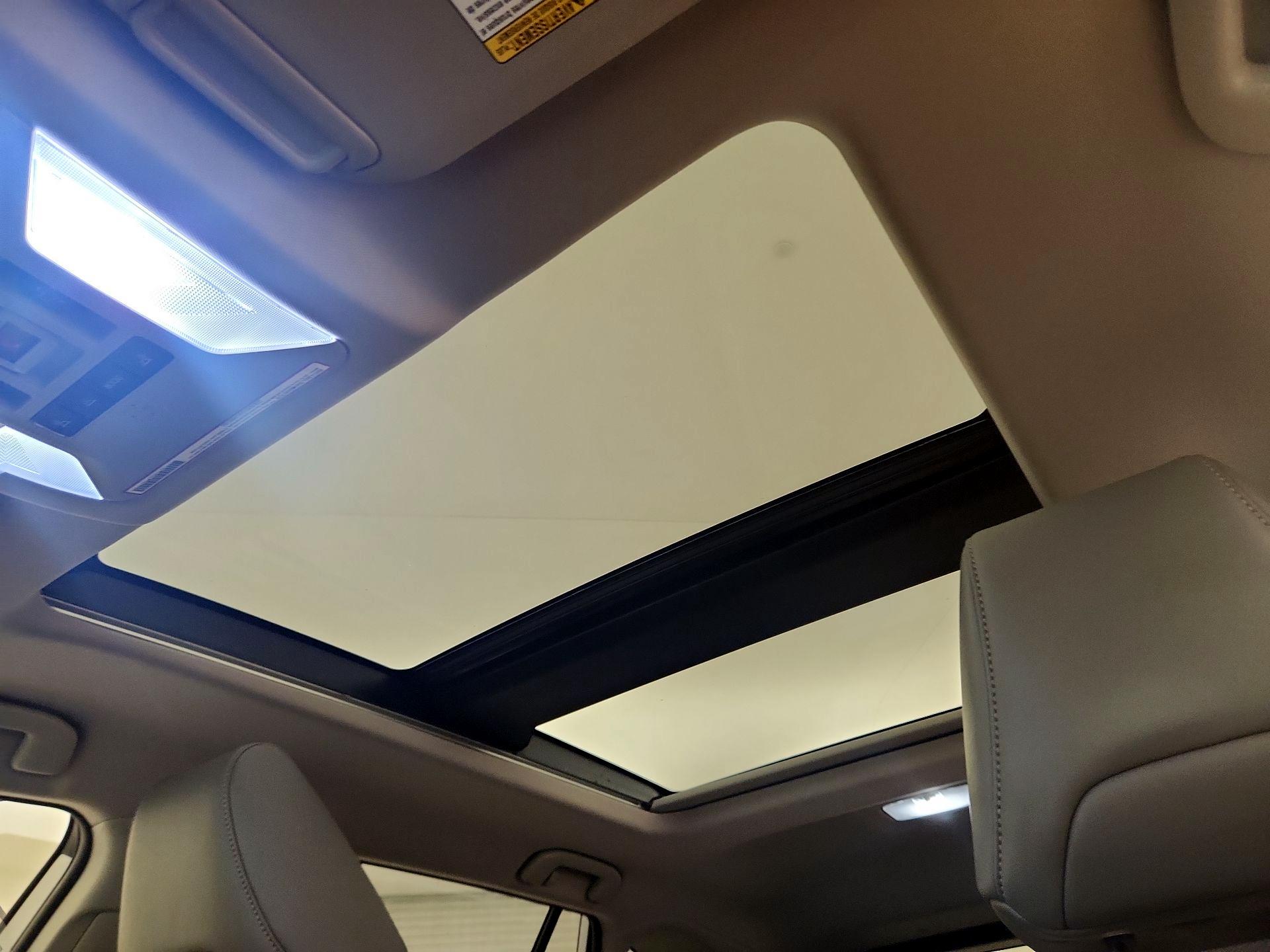 Thumbnail: 2021 Toyota RAV4 - 20