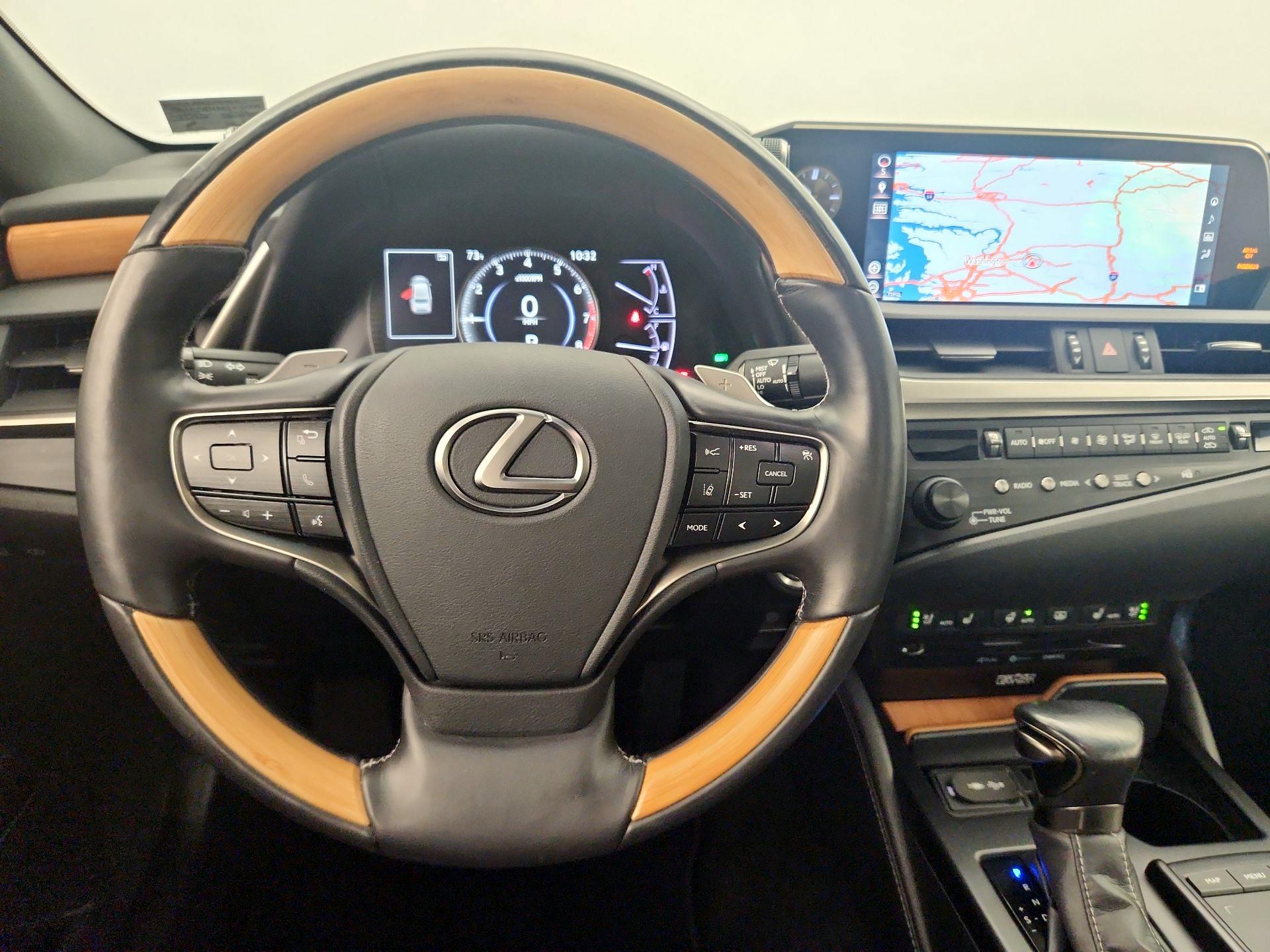 Thumbnail: 2019 Lexus ES - 10
