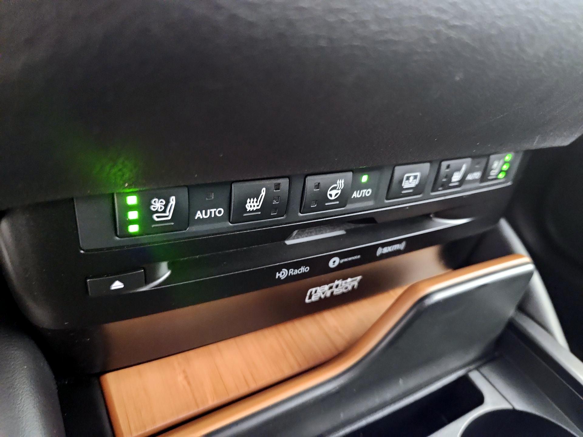 Thumbnail: 2019 Lexus ES - 17
