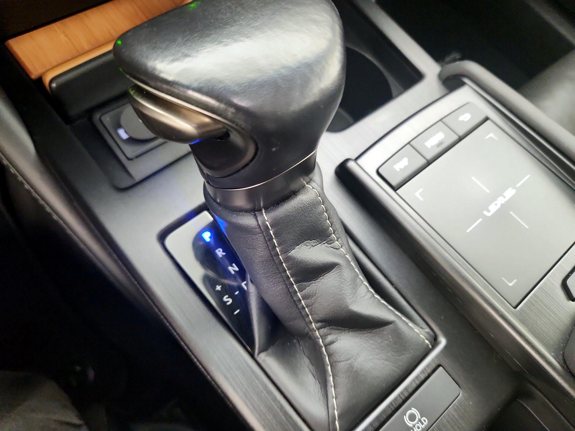 Thumbnail: 2019 Lexus ES - 18