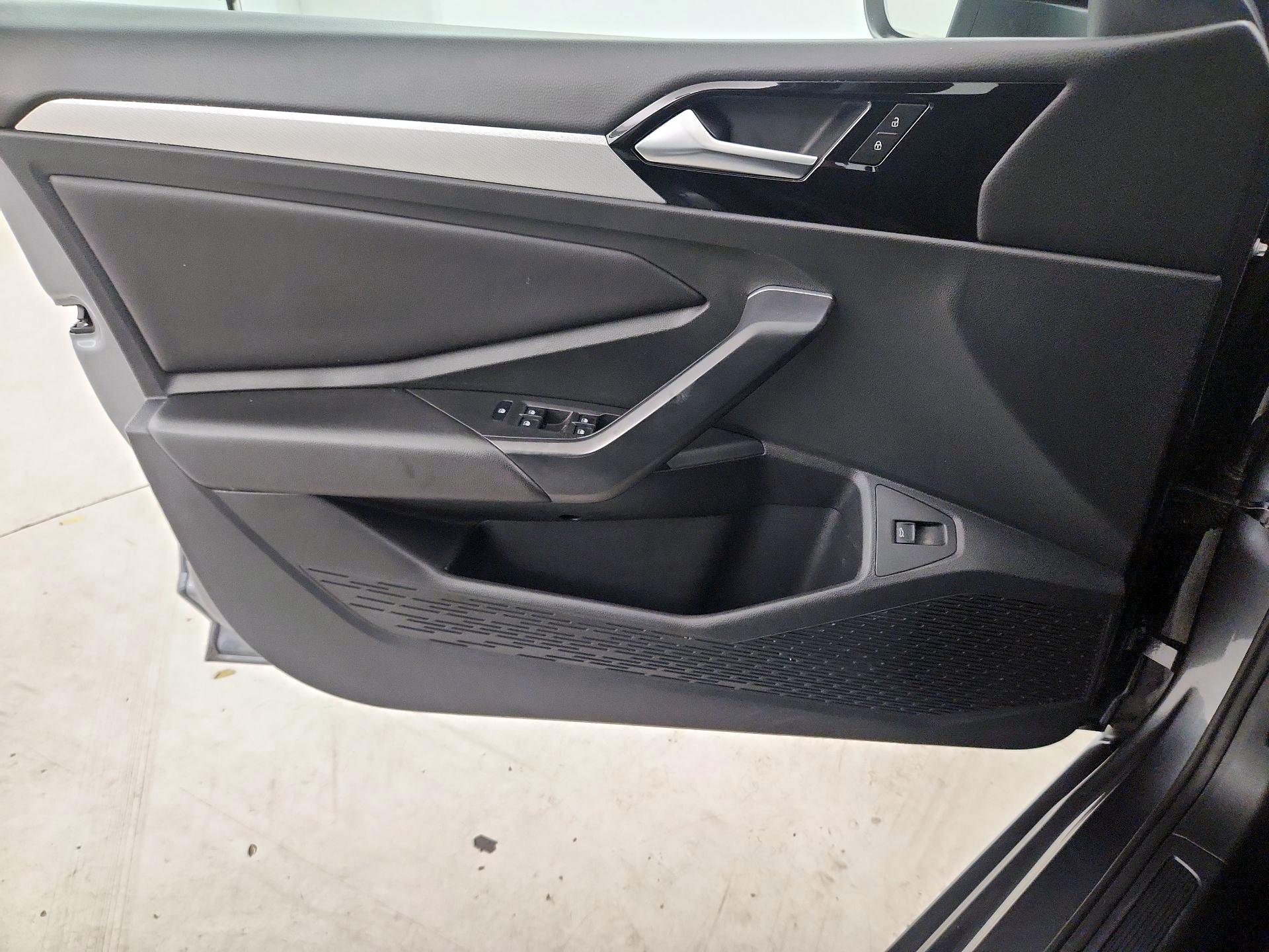 Thumbnail: 2019 Volkswagen Jetta - 12