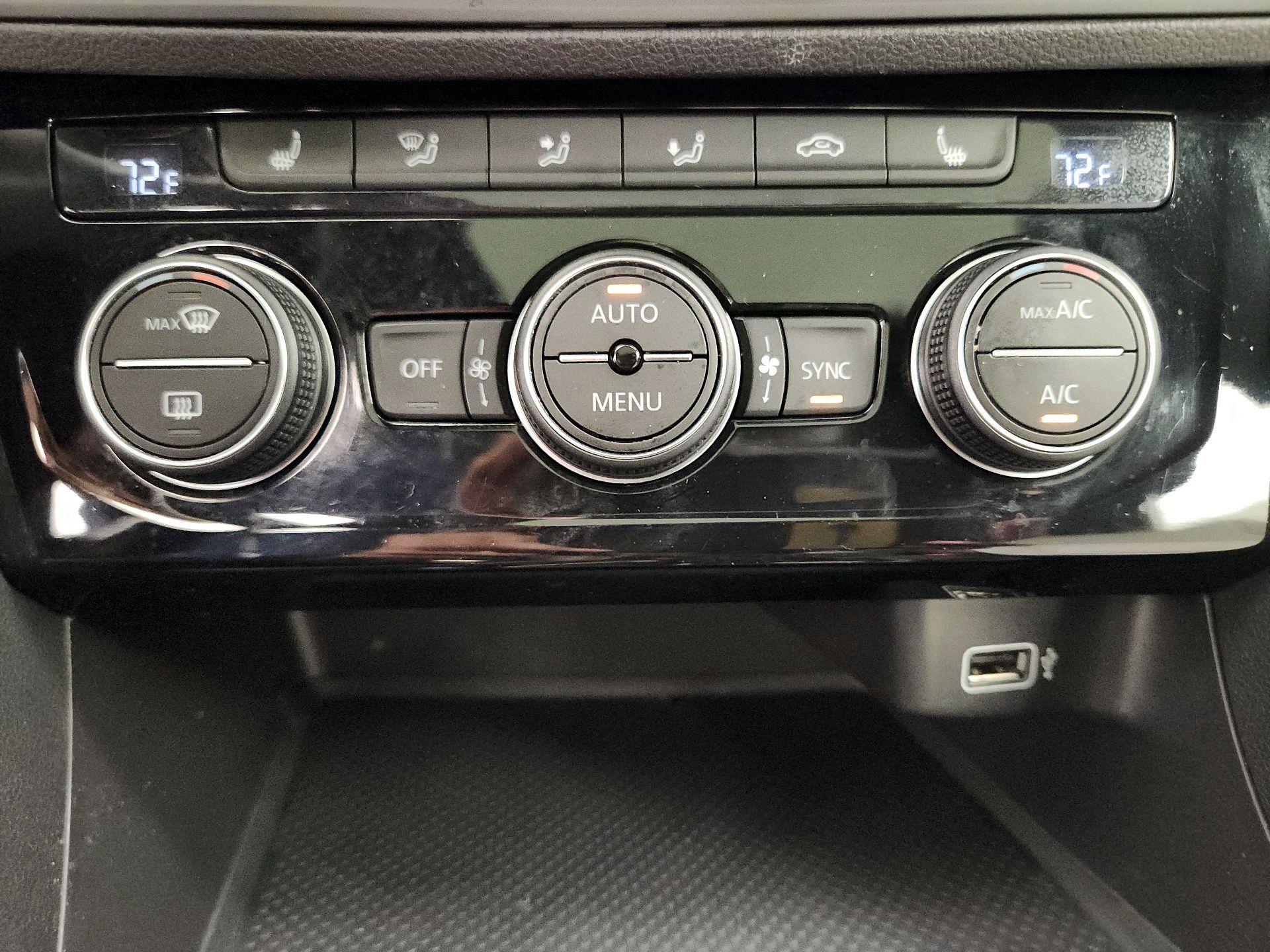 Thumbnail: 2019 Volkswagen Jetta - 16