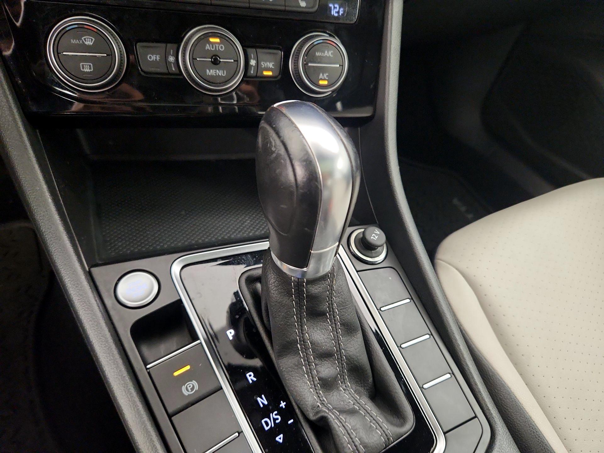 Thumbnail: 2019 Volkswagen Jetta - 17