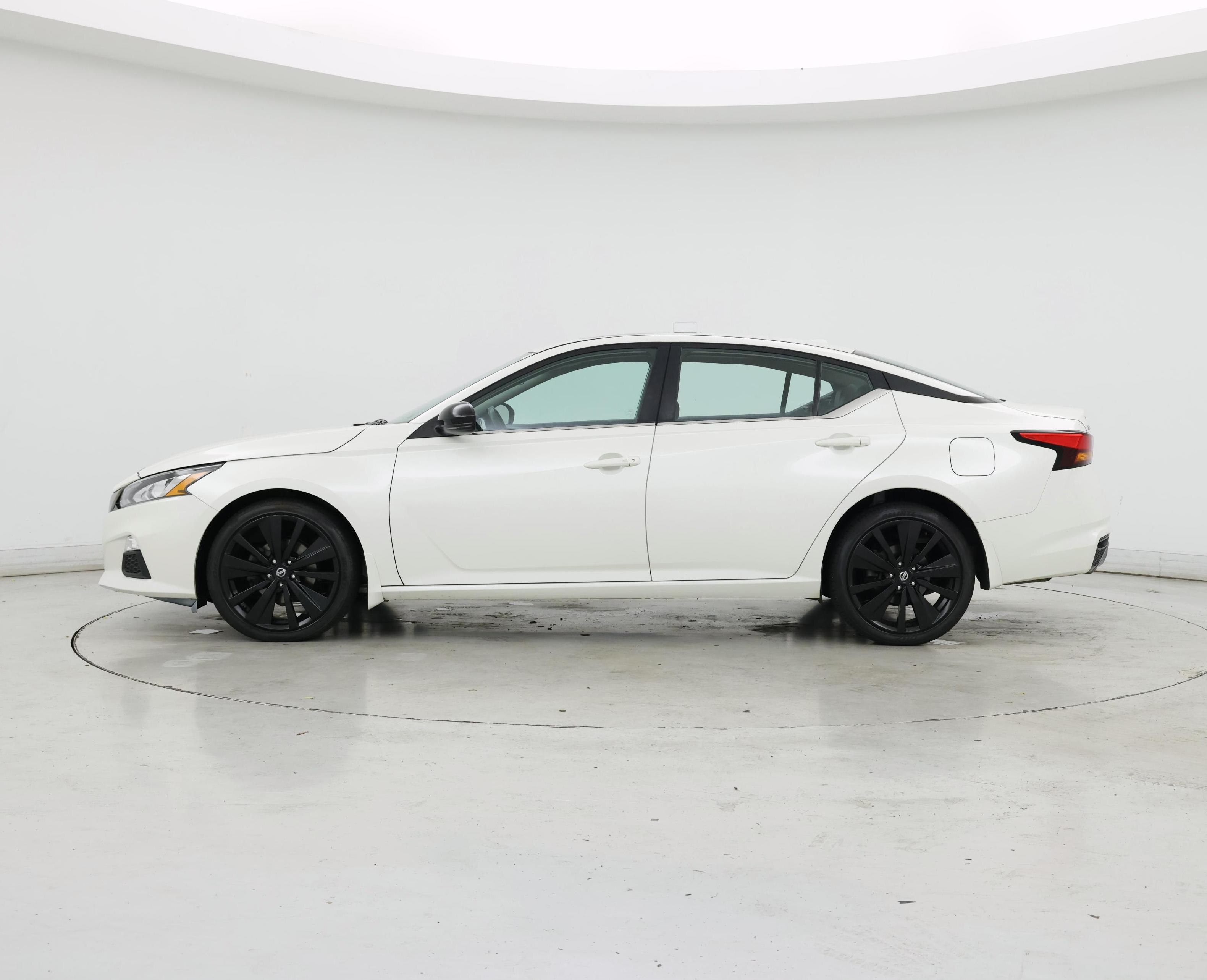 Thumbnail: 2019 Nissan Altima - 3
