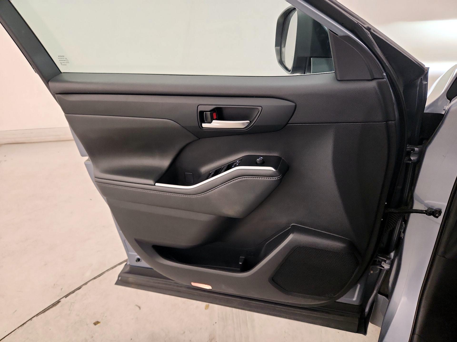 Thumbnail: 2021 Toyota Highlander - 12