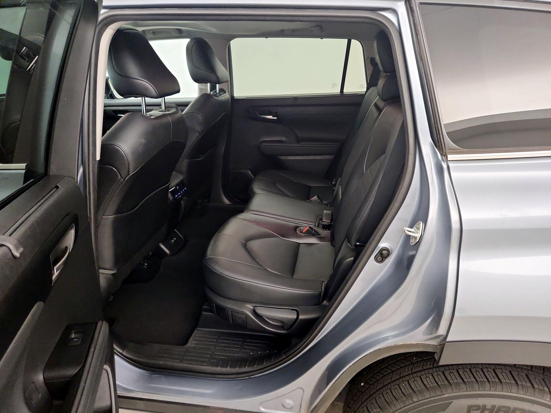 Thumbnail: 2021 Toyota Highlander - 20