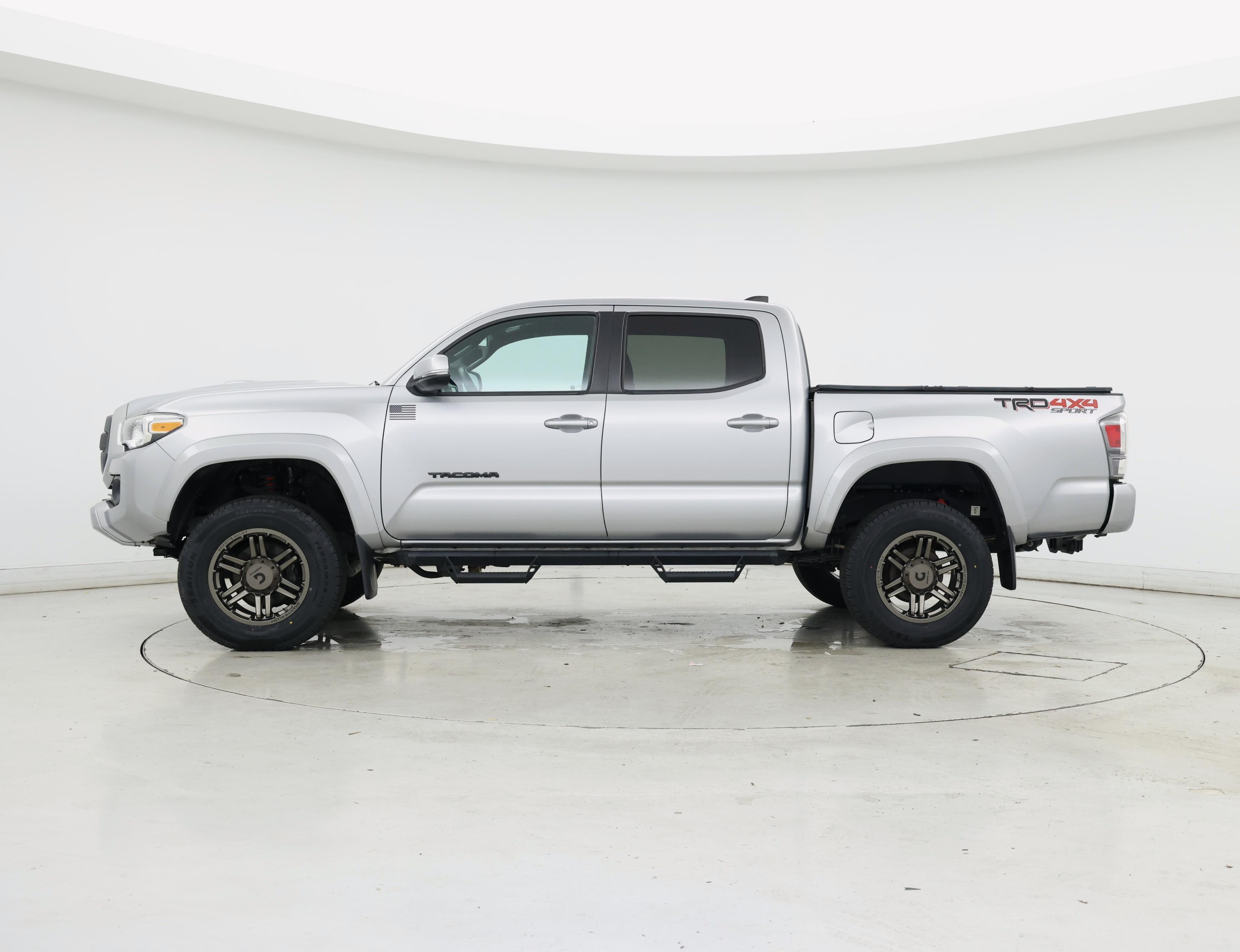 Thumbnail: 2021 Toyota Tacoma - 3