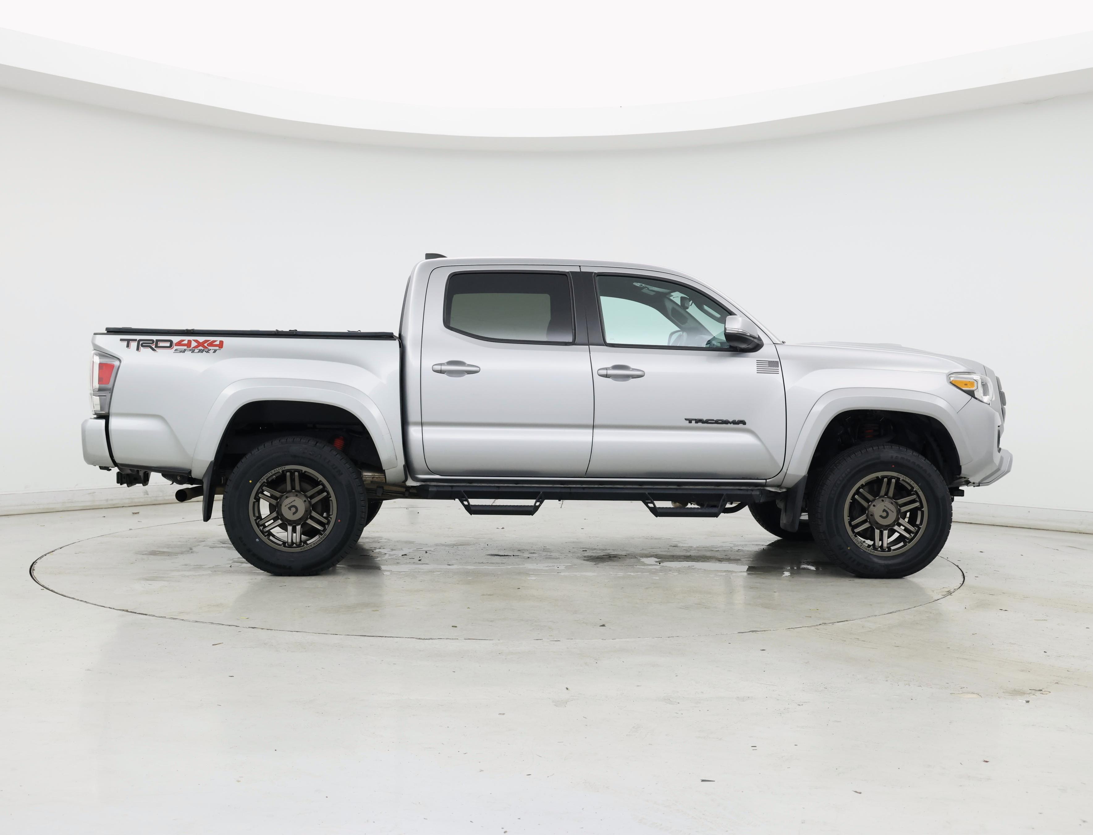 Thumbnail: 2021 Toyota Tacoma - 7