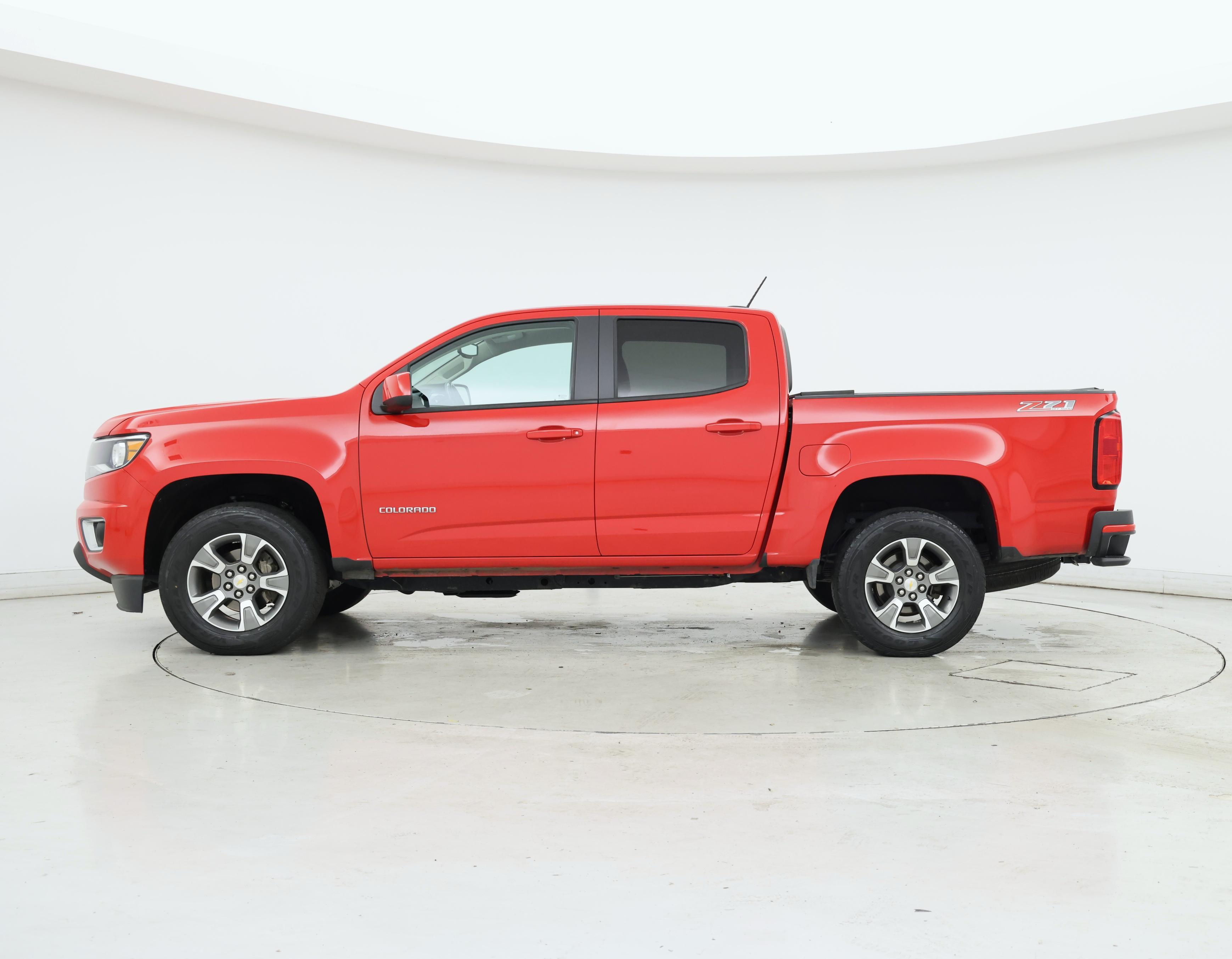 Thumbnail: 2019 Chevrolet Colorado - 3