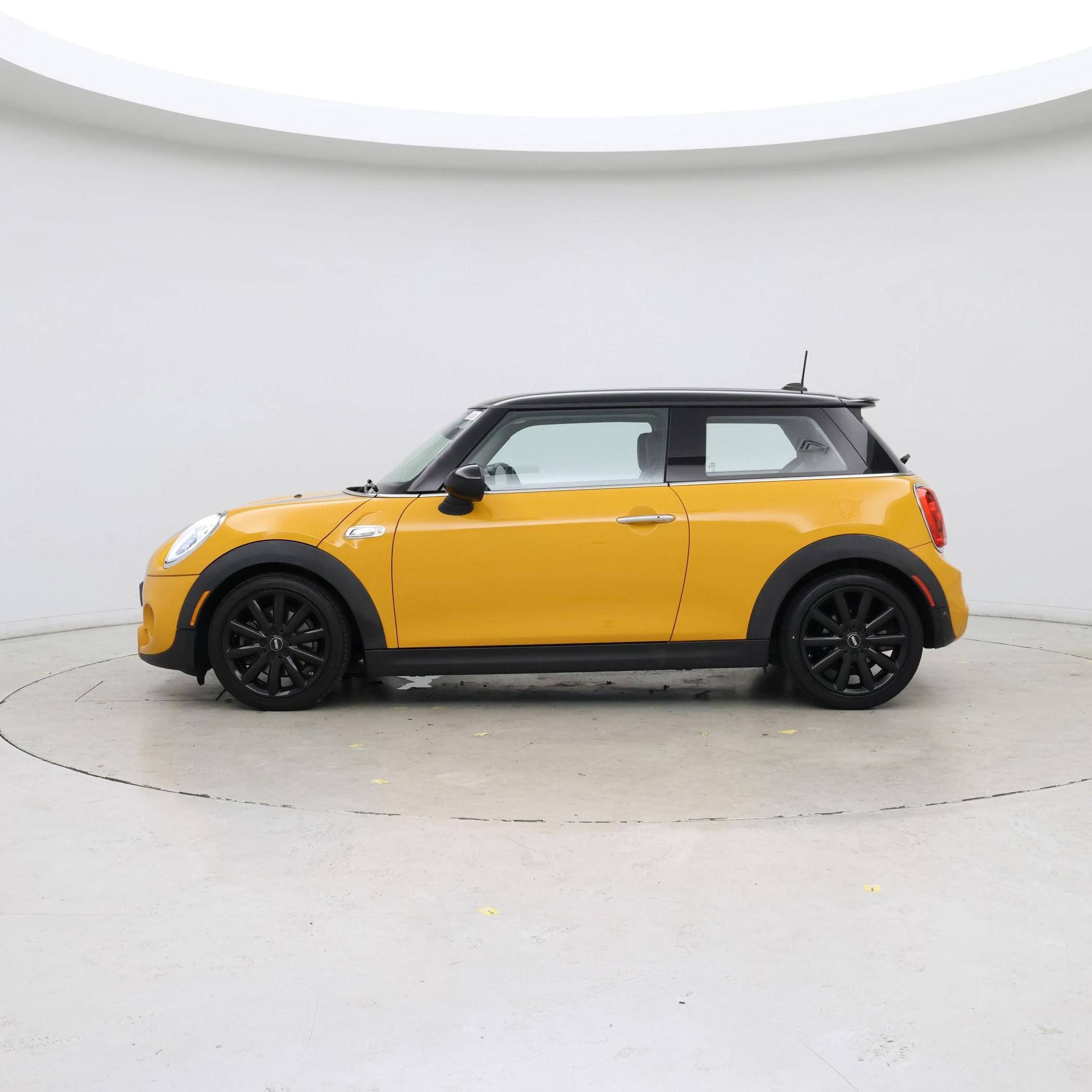 Thumbnail: 2017 MINI Cooper Hardtop - 3