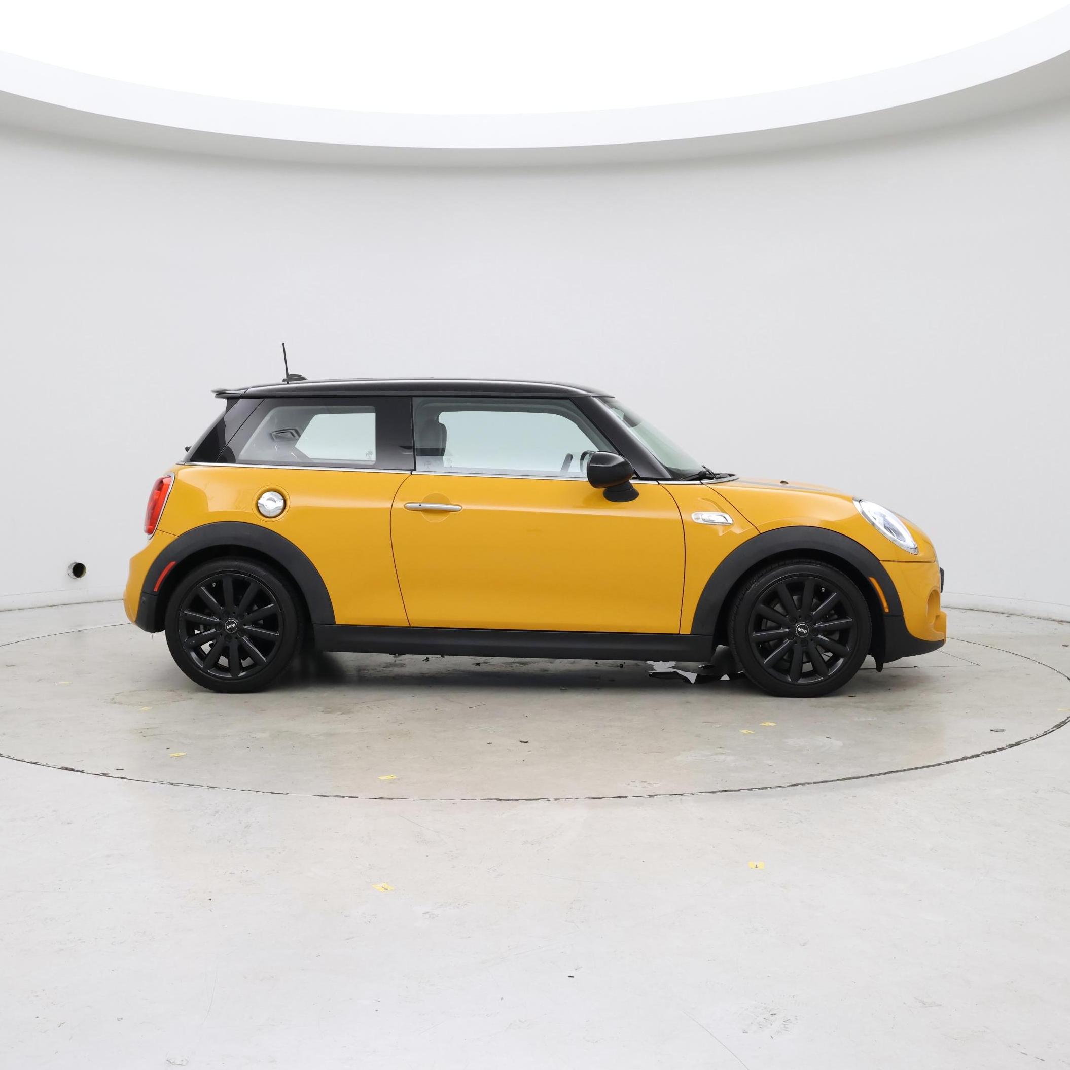 Thumbnail: 2017 MINI Cooper Hardtop - 7
