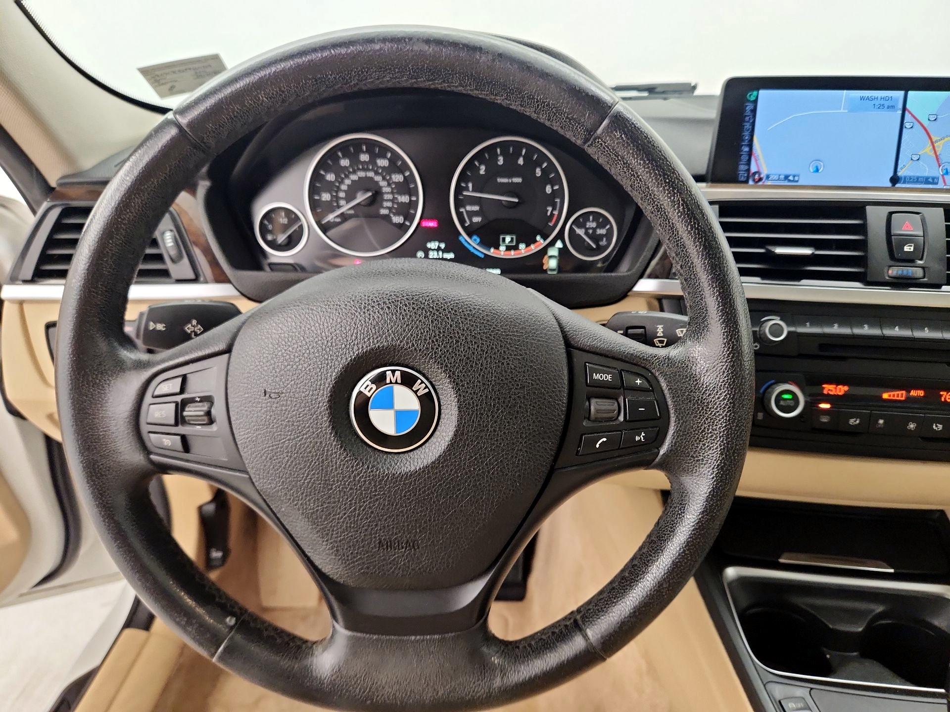Thumbnail: 2015 BMW 3 Series - 10