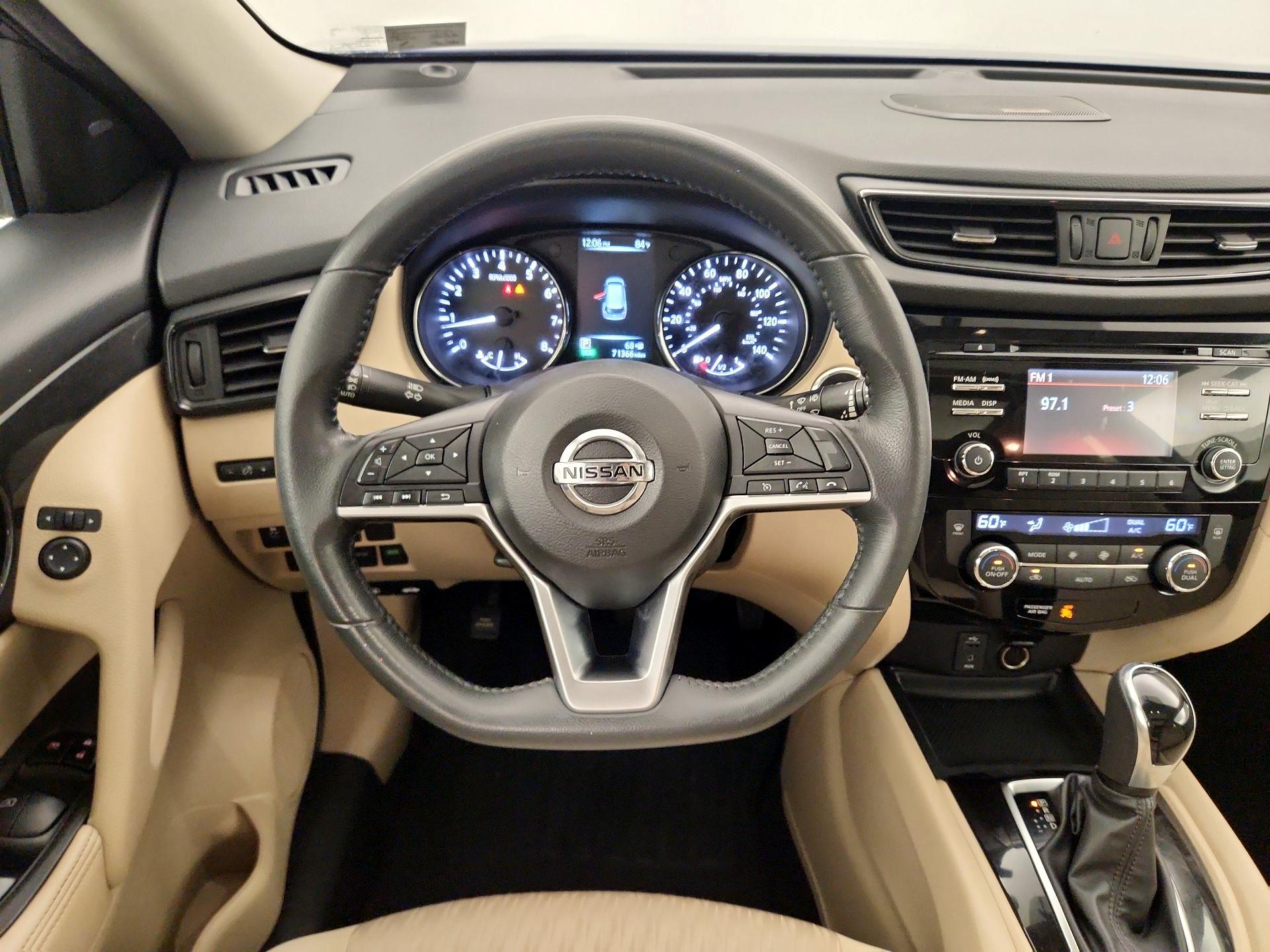 Thumbnail: 2017 Nissan Rogue - 10
