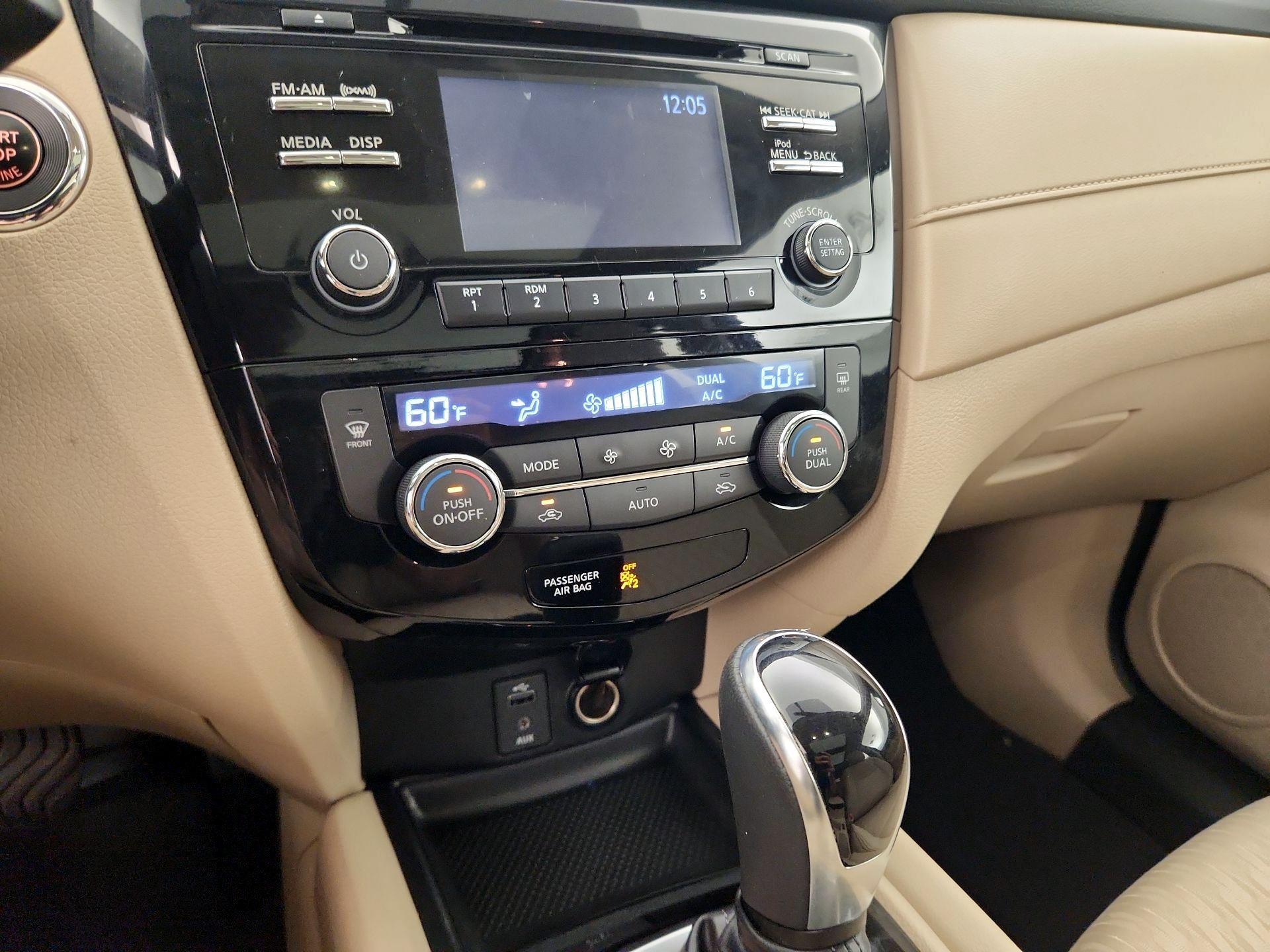 Thumbnail: 2017 Nissan Rogue - 16