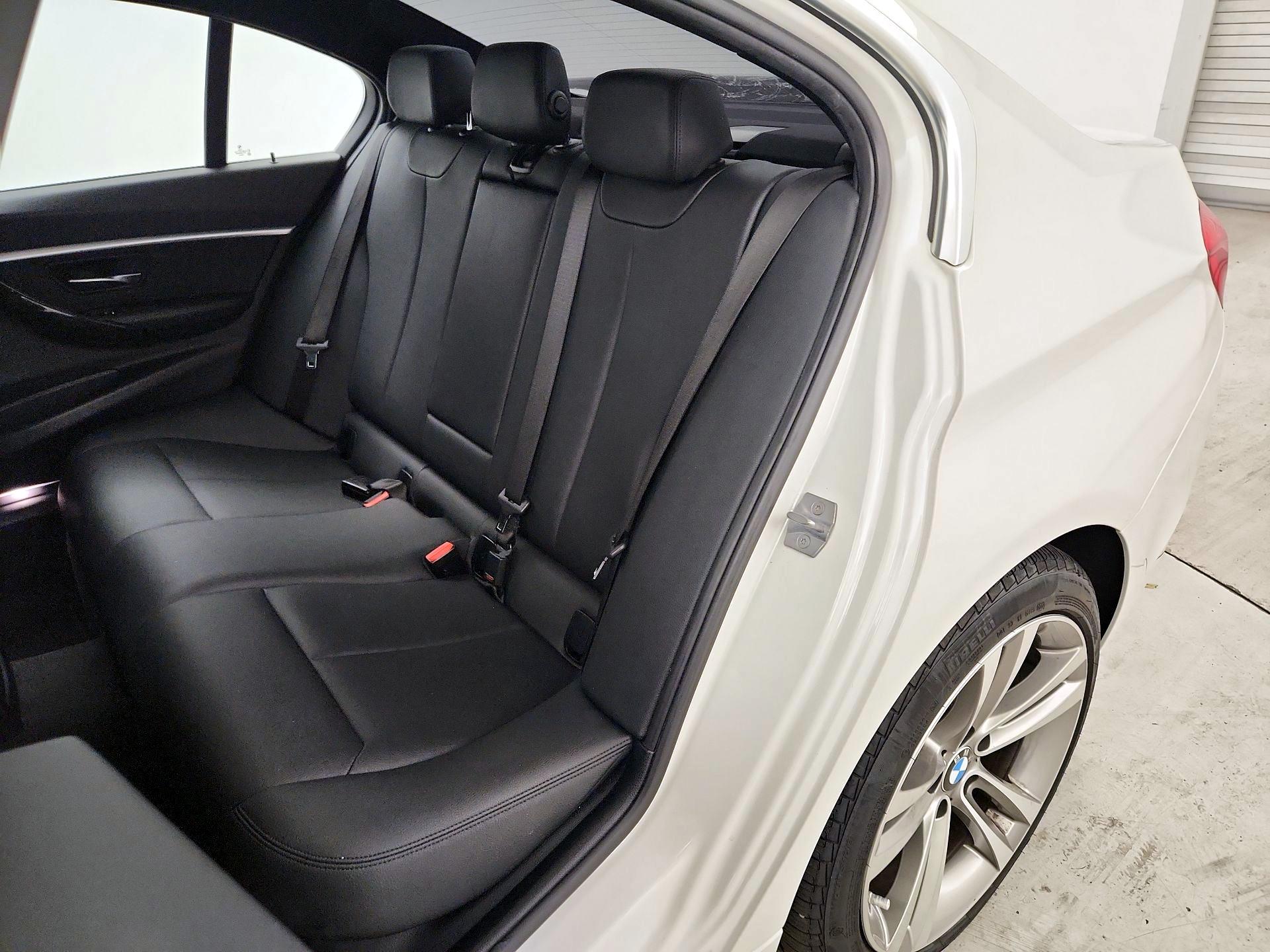 Thumbnail: 2018 BMW 3 Series - 20