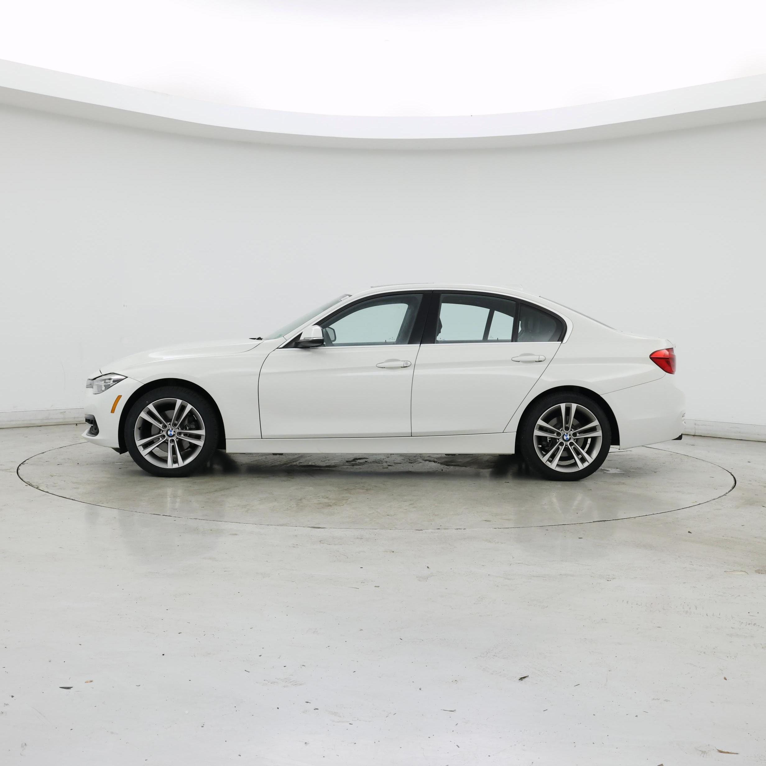 Thumbnail: 2018 BMW 3 Series - 3