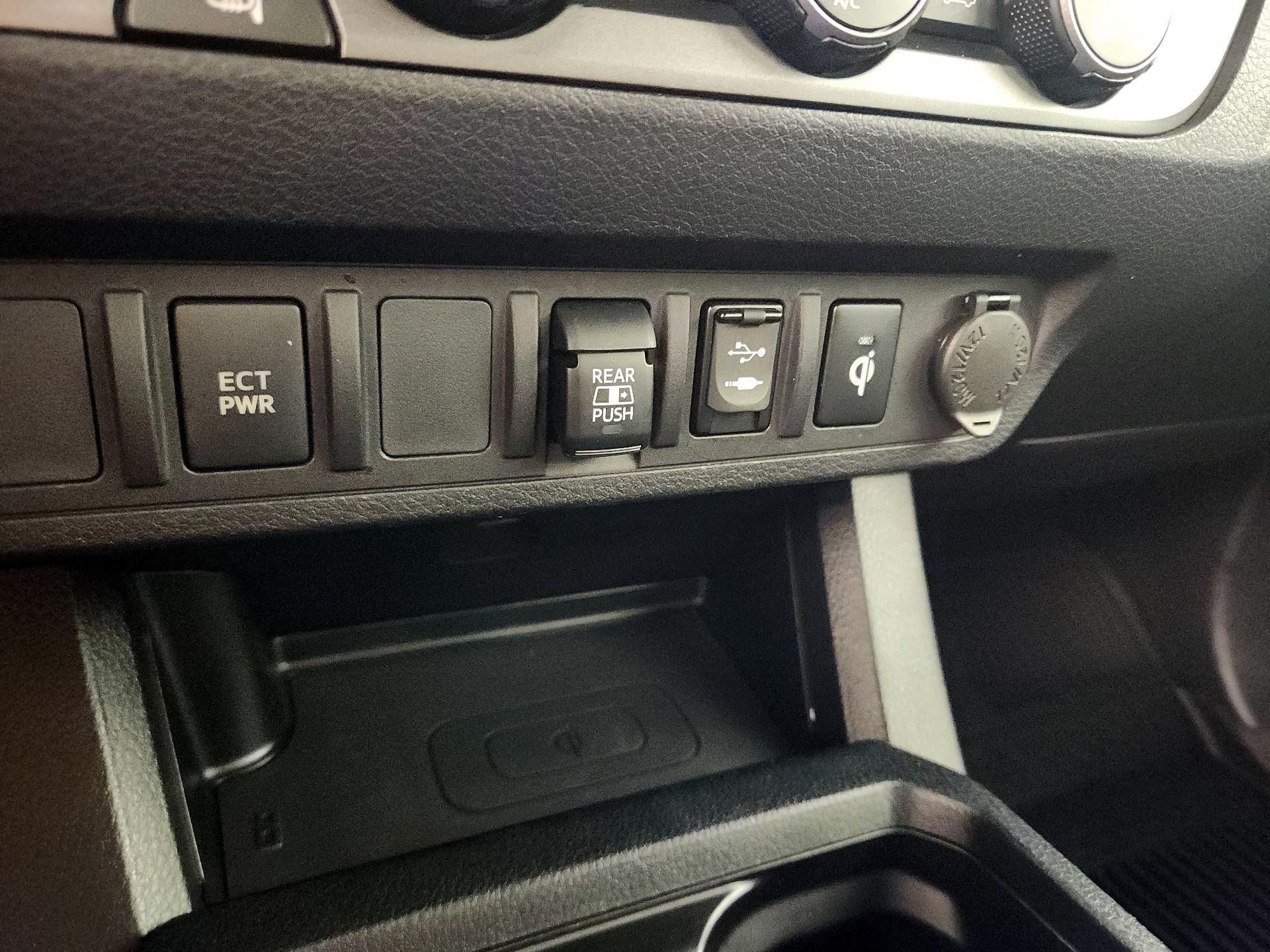 Thumbnail: 2019 Toyota Tacoma - 18