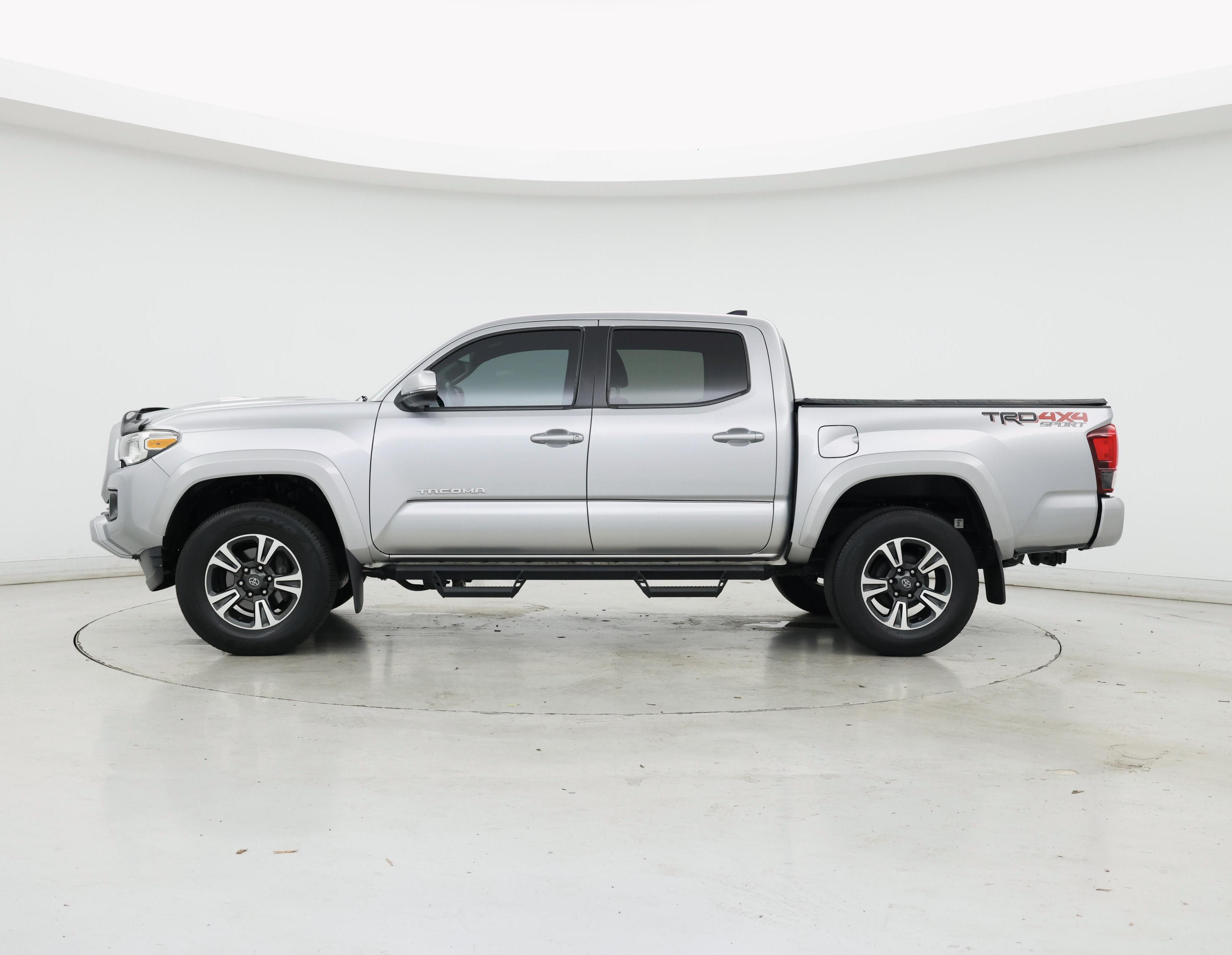 Thumbnail: 2019 Toyota Tacoma - 3