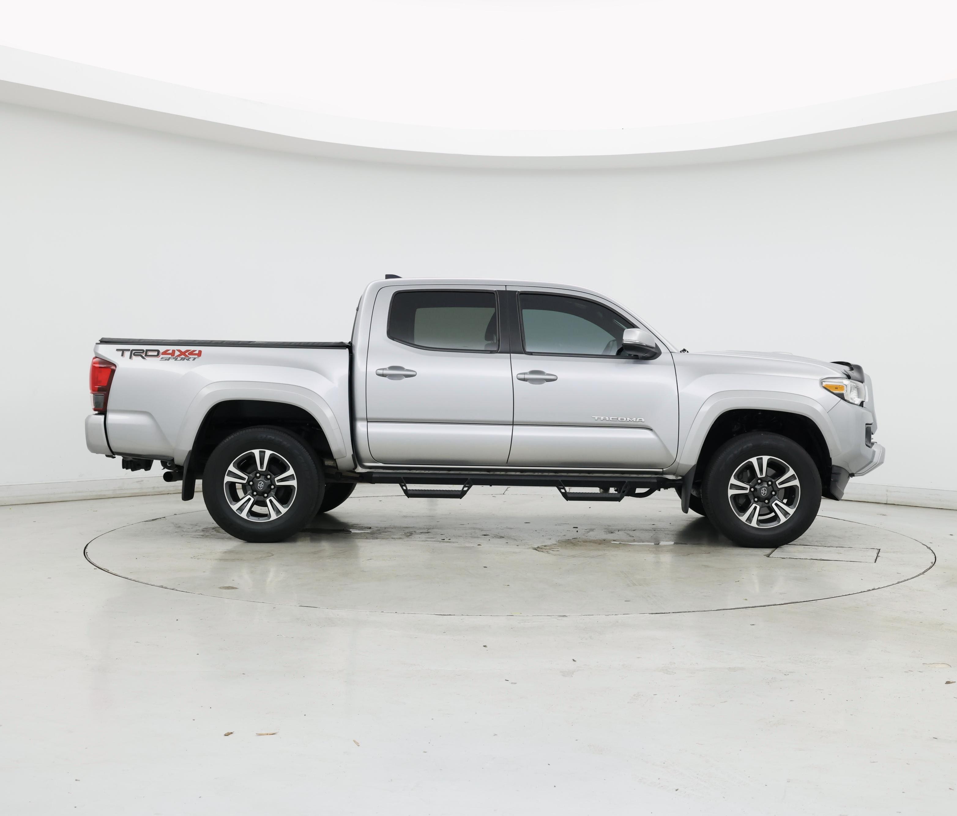 Thumbnail: 2019 Toyota Tacoma - 7