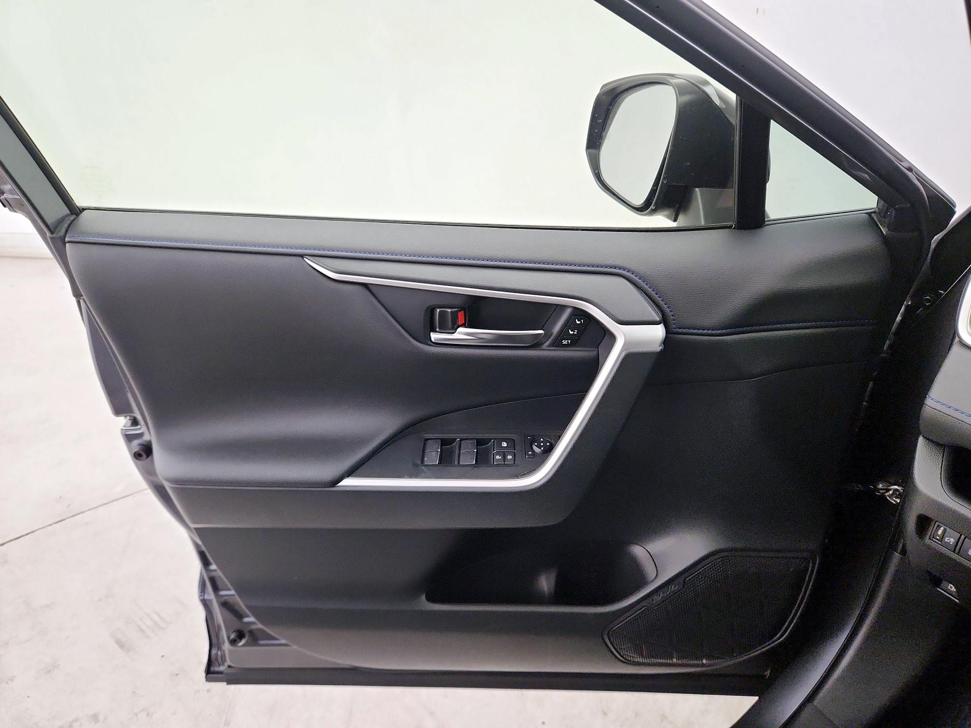 Thumbnail: 2022 Toyota RAV4 - 12