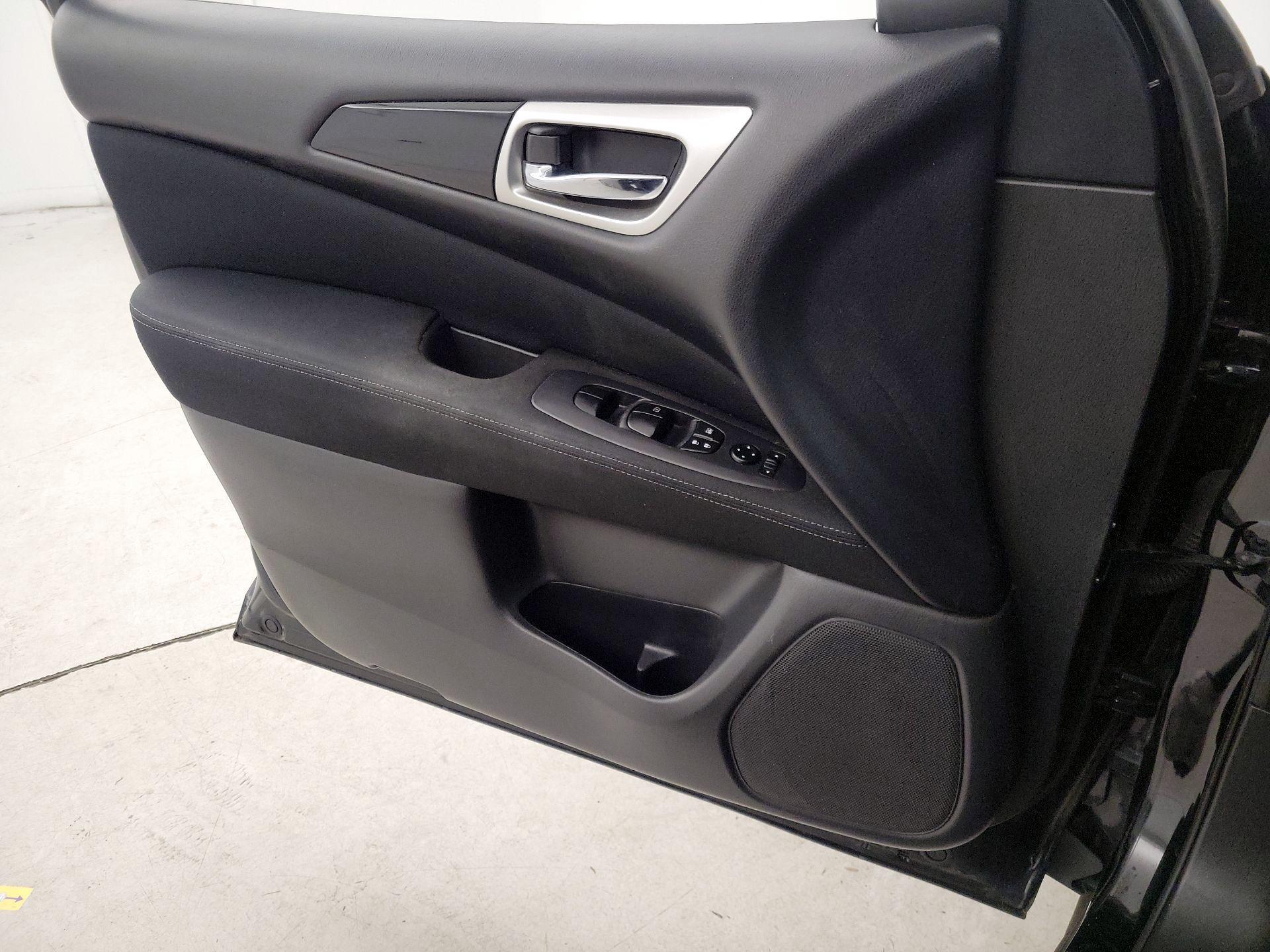 Thumbnail: 2017 Nissan Pathfinder - 12