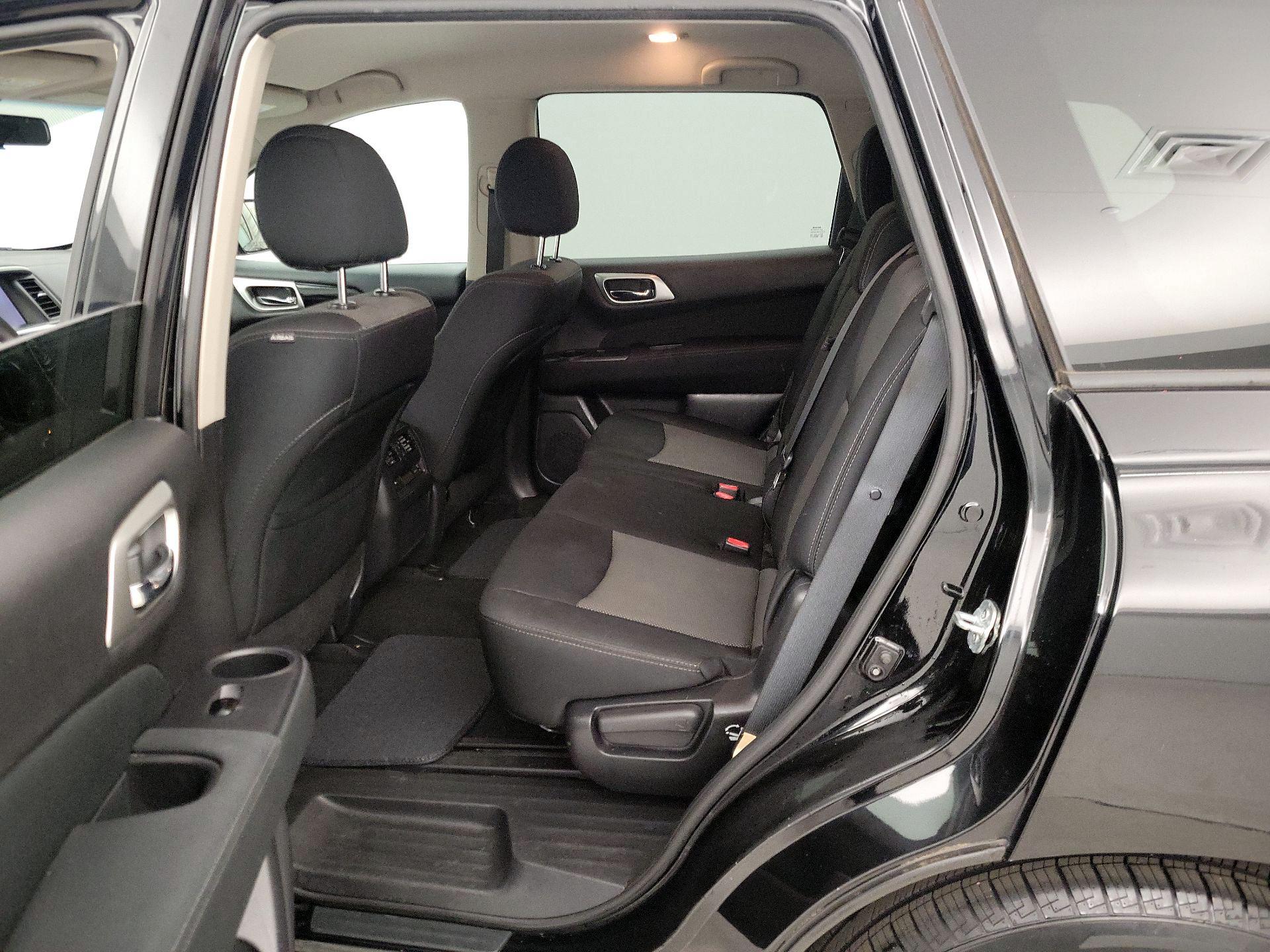 Thumbnail: 2017 Nissan Pathfinder - 18