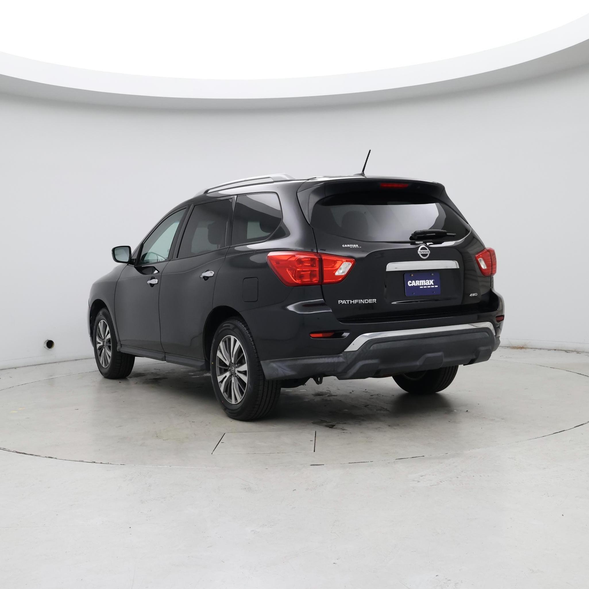 Thumbnail: 2017 Nissan Pathfinder - 2