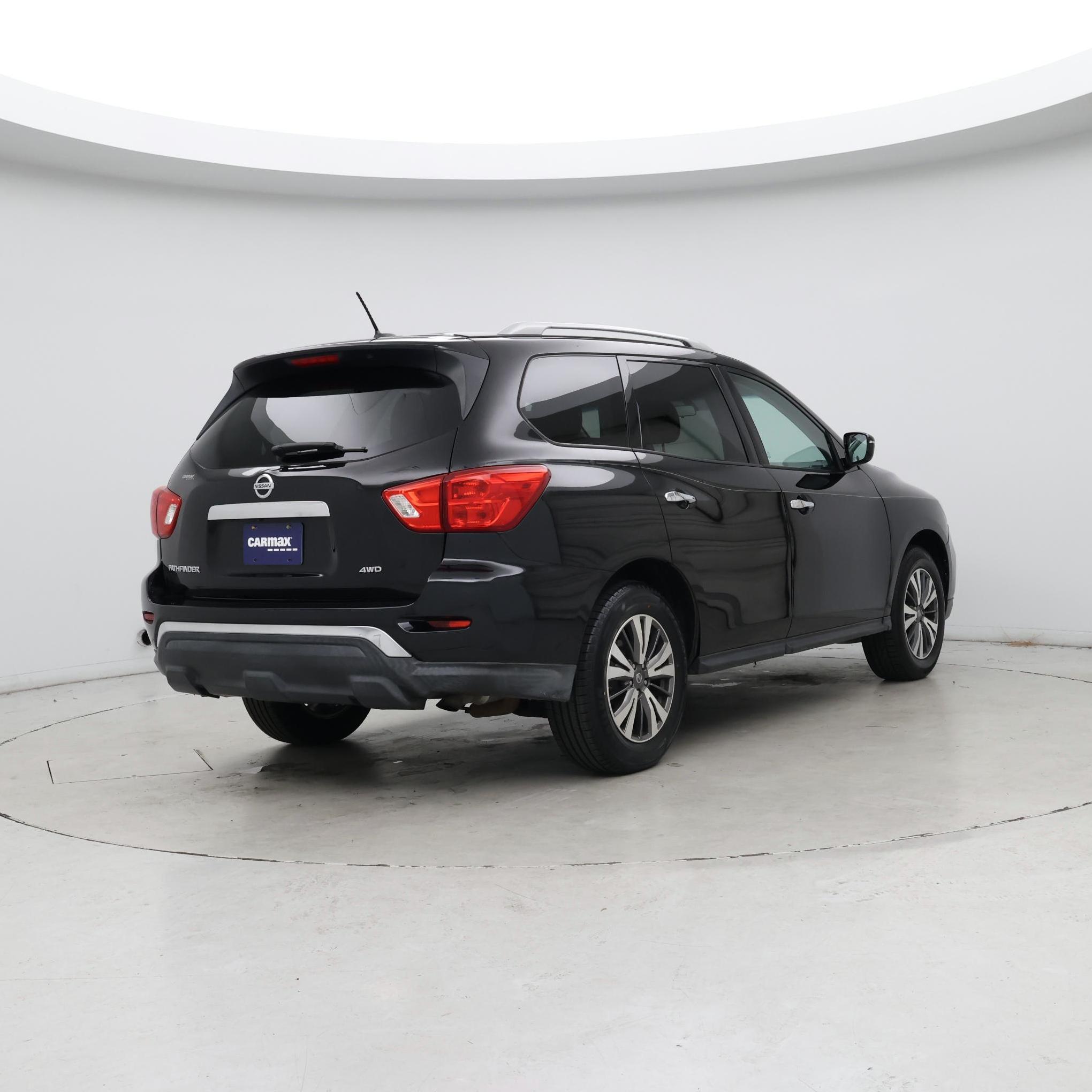 Thumbnail: 2017 Nissan Pathfinder - 8