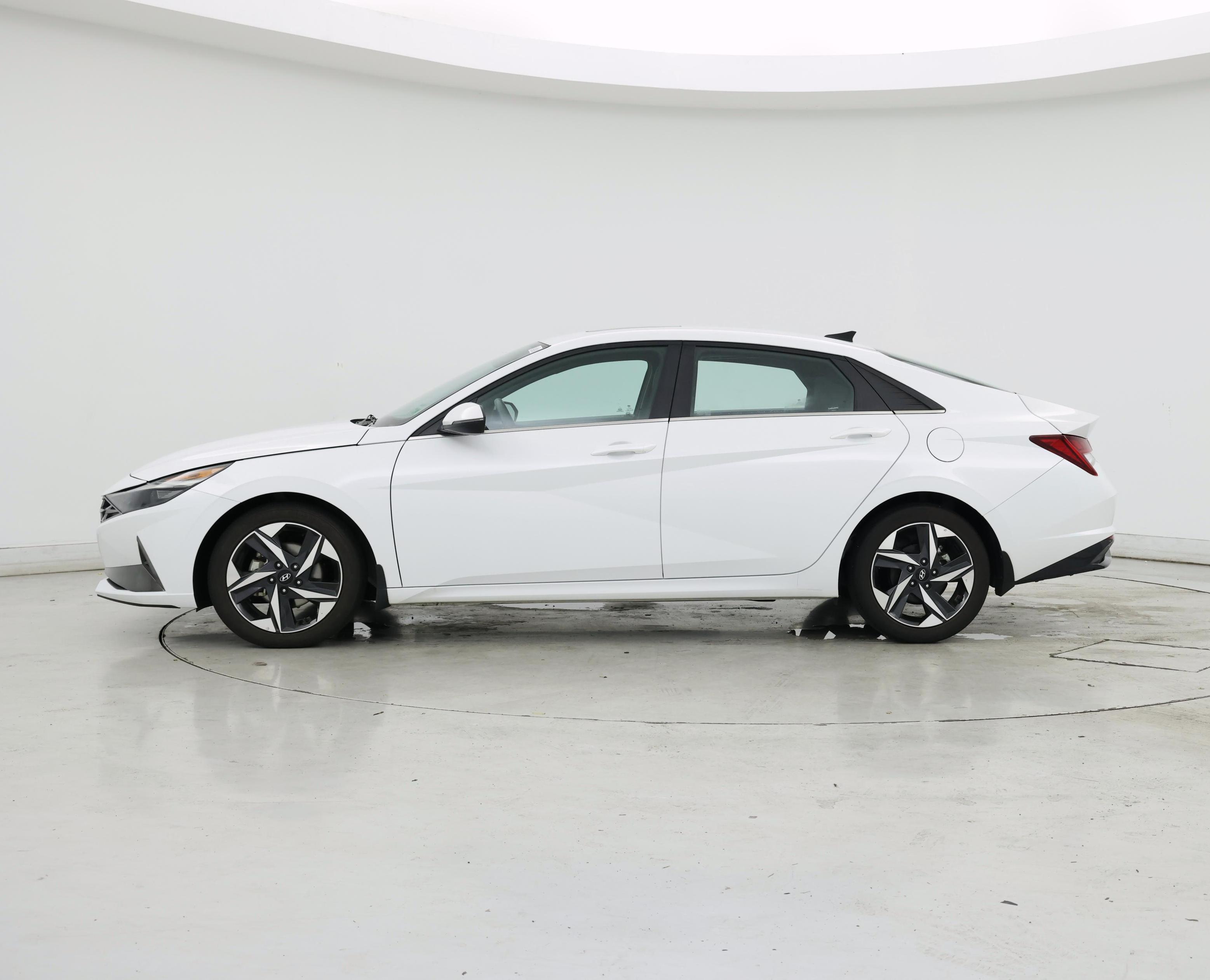 Thumbnail: 2022 Hyundai Elantra - 3