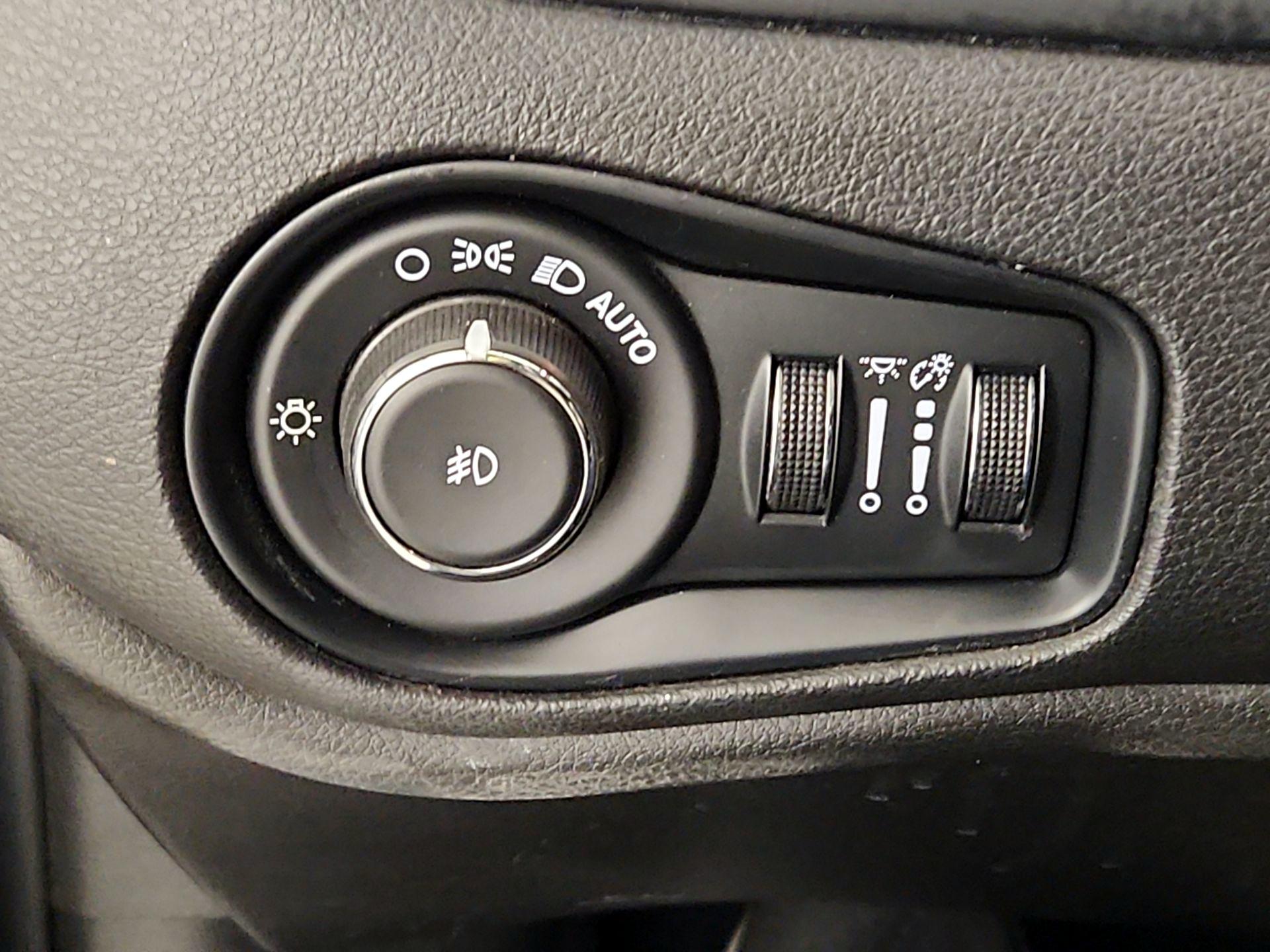 Thumbnail: 2017 Jeep Renegade - 13