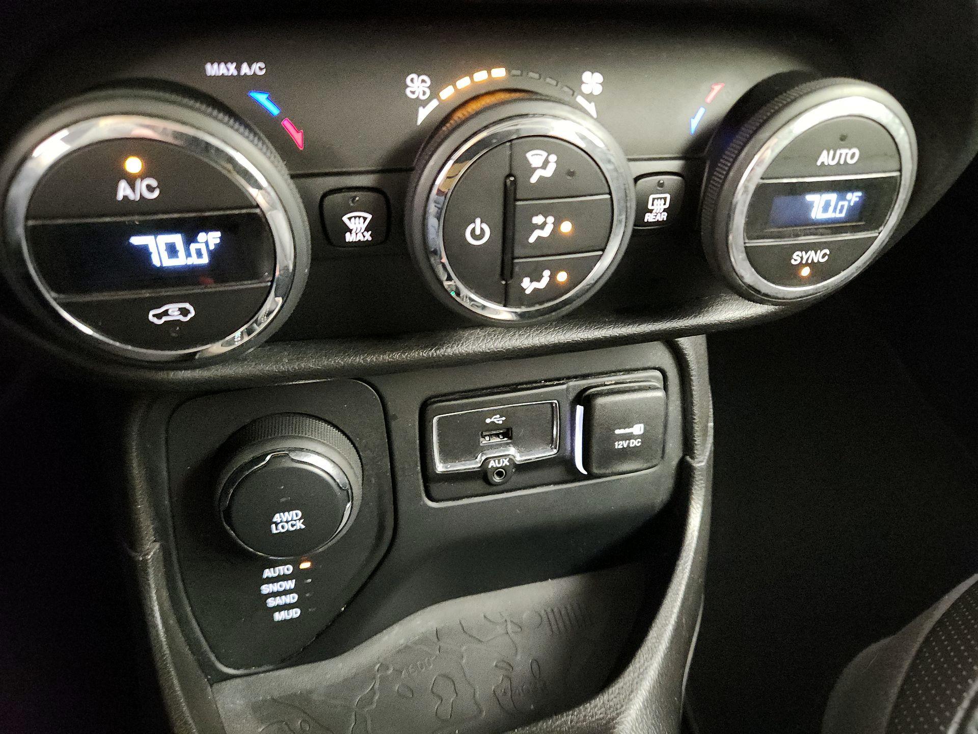 Thumbnail: 2017 Jeep Renegade - 17