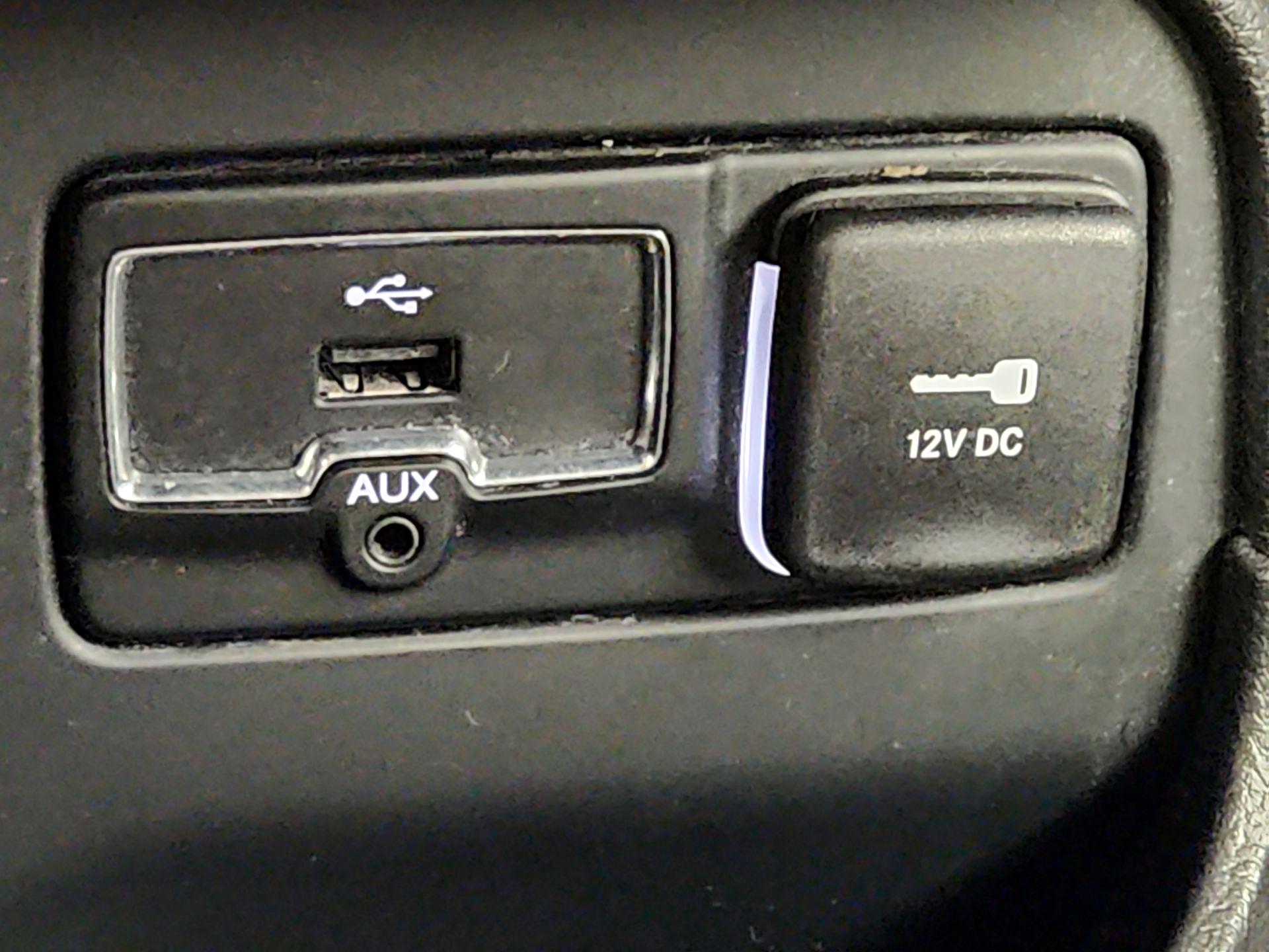 Thumbnail: 2017 Jeep Renegade - 19