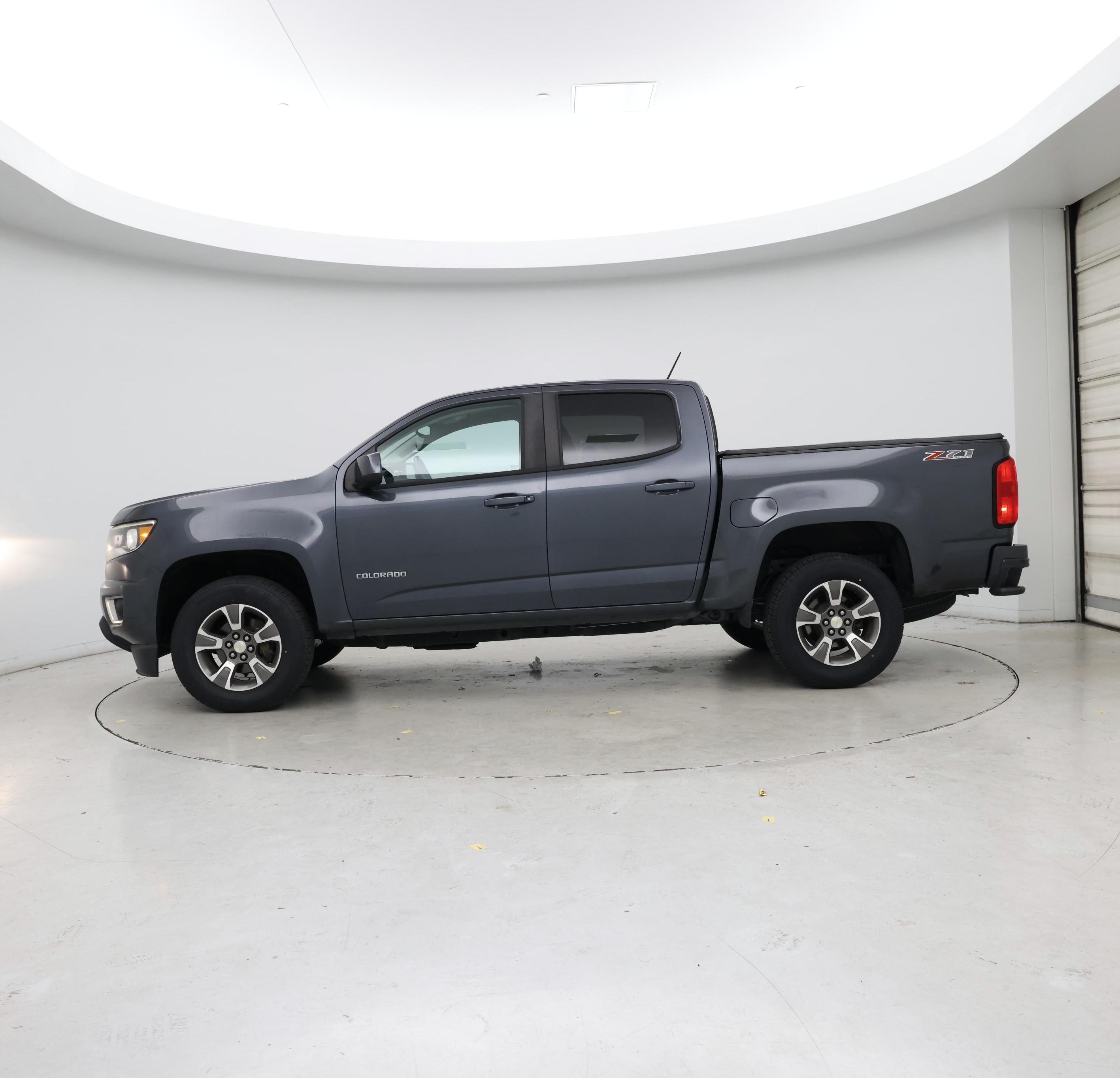 Thumbnail: 2017 Chevrolet Colorado - 3