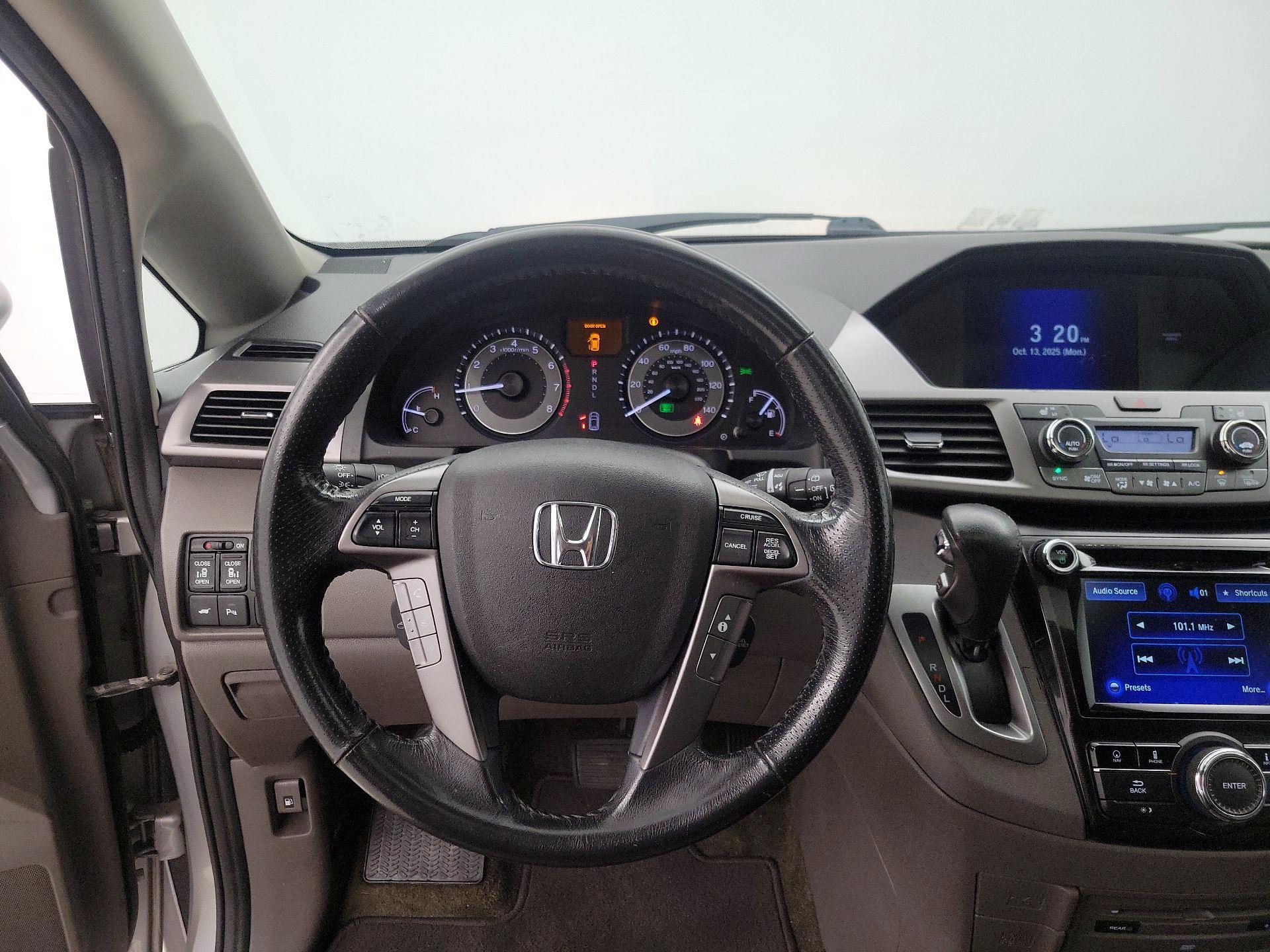 Thumbnail: 2015 Honda Odyssey - 10