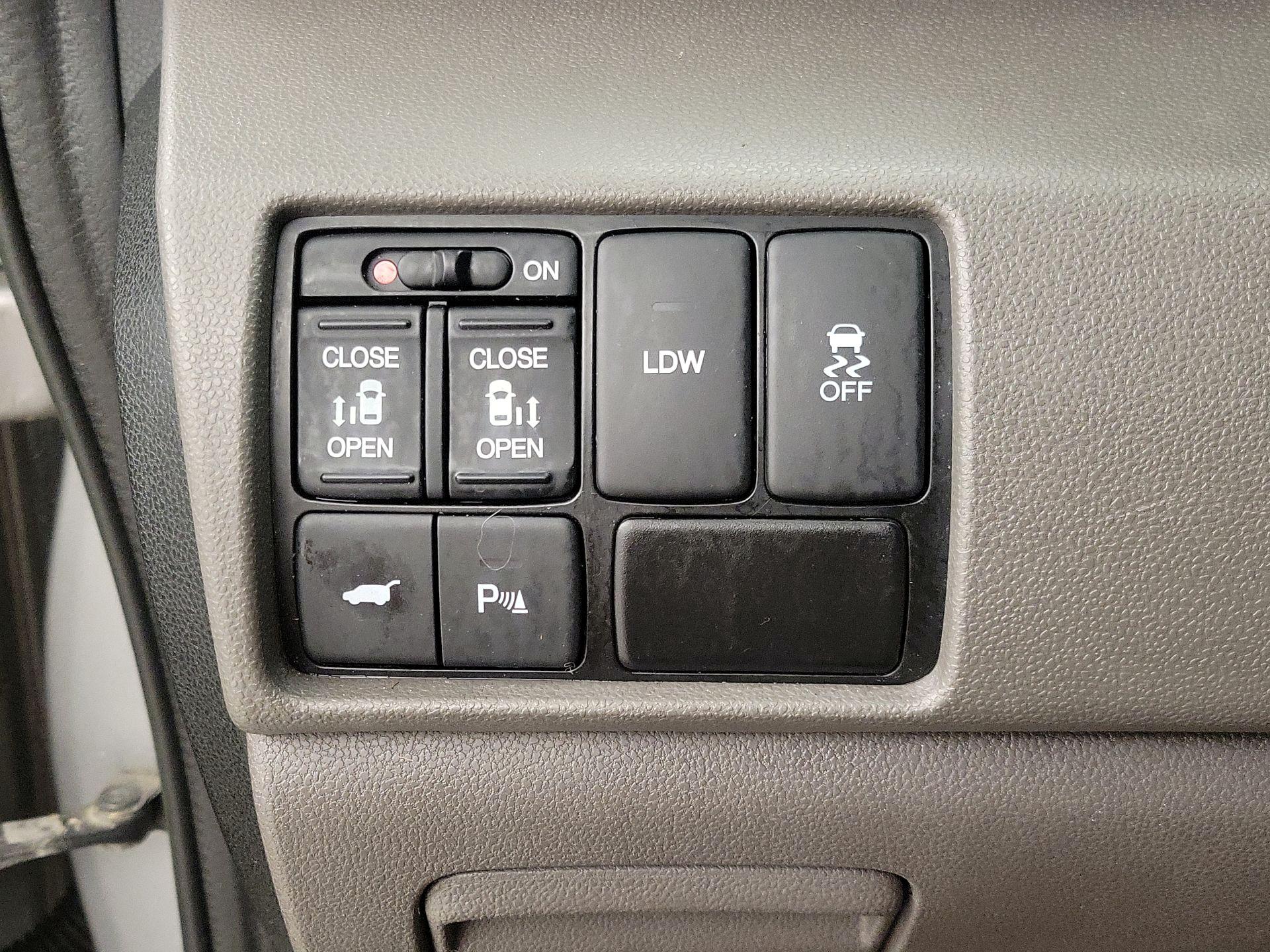 Thumbnail: 2015 Honda Odyssey - 13