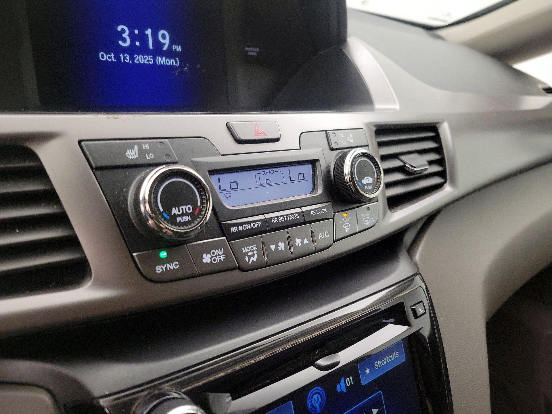 Thumbnail: 2015 Honda Odyssey - 16