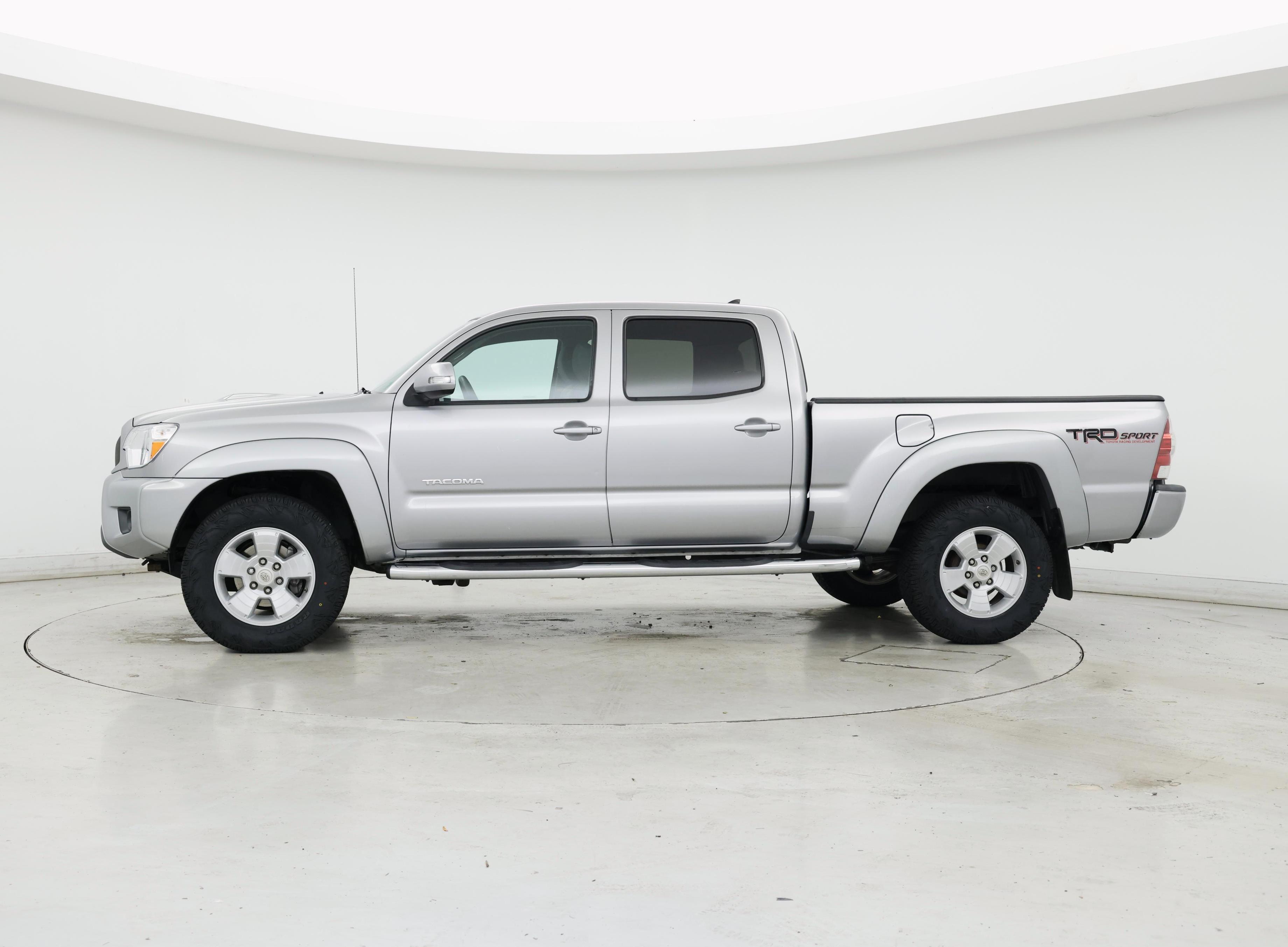 Thumbnail: 2015 Toyota Tacoma - 3