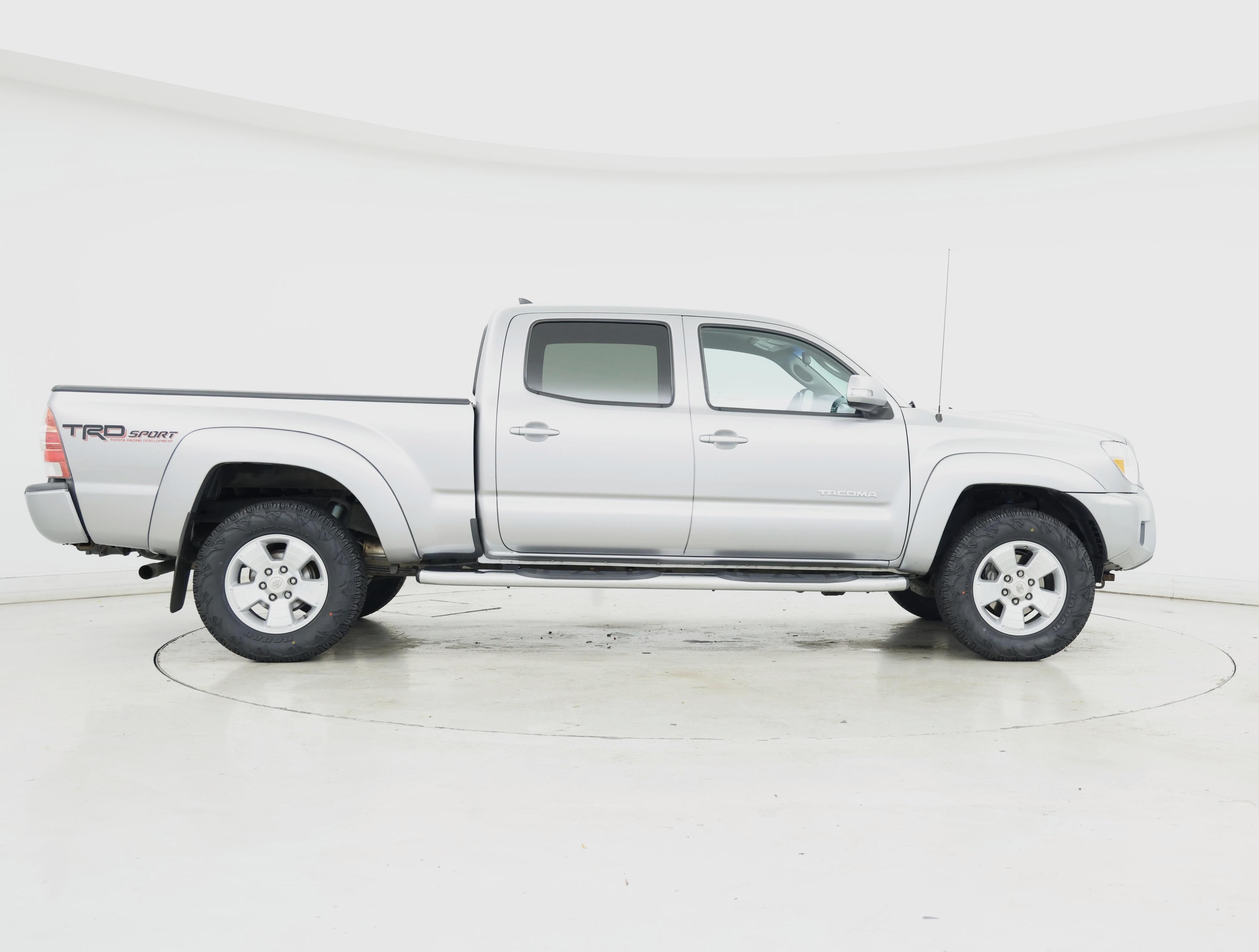 Thumbnail: 2015 Toyota Tacoma - 7